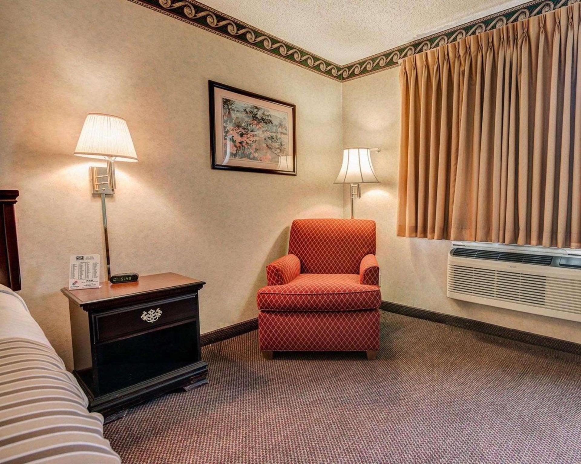 Econo Lodge Inn & Suites El Paso West photo 7