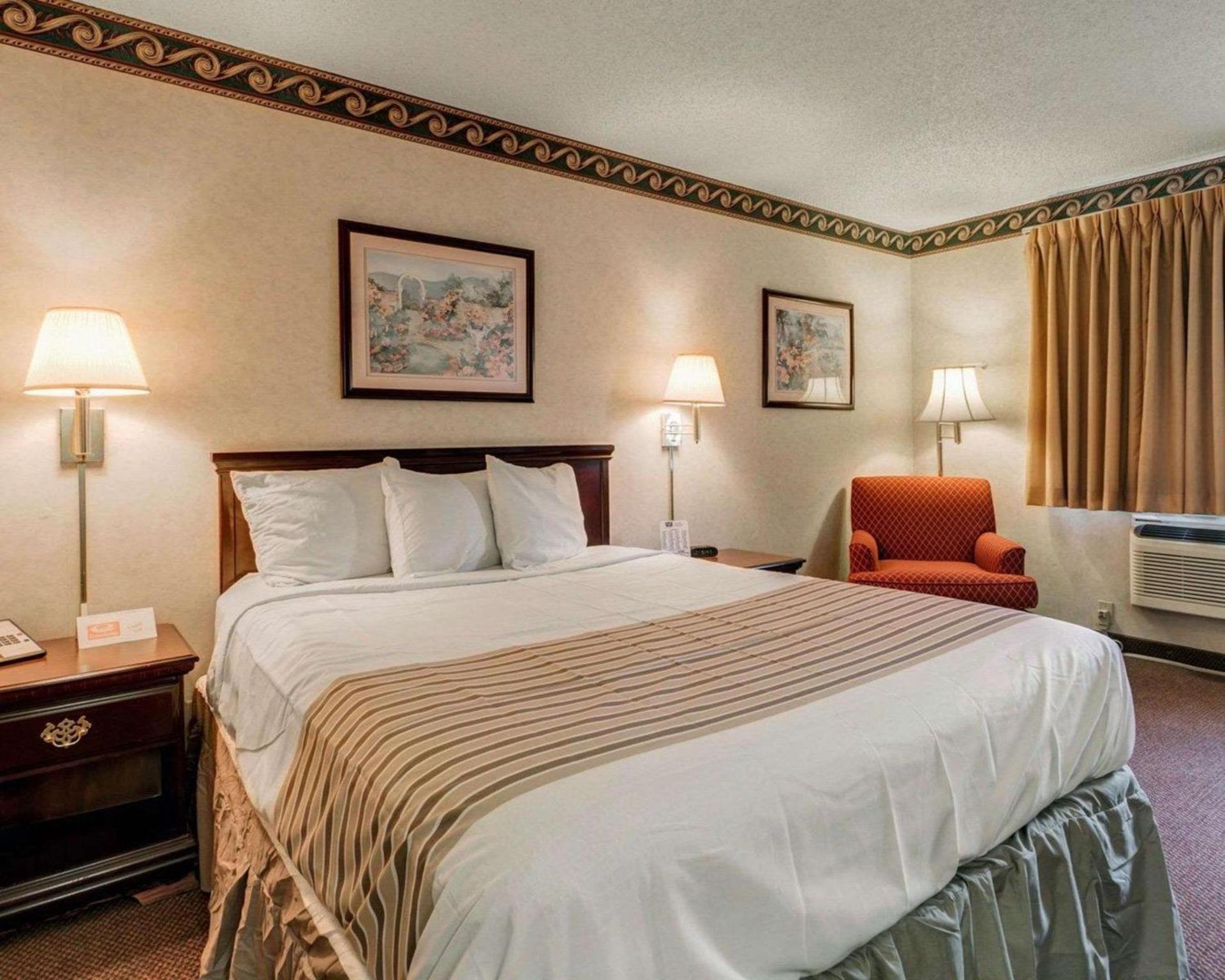 Econo Lodge Inn & Suites El Paso West photo 8
