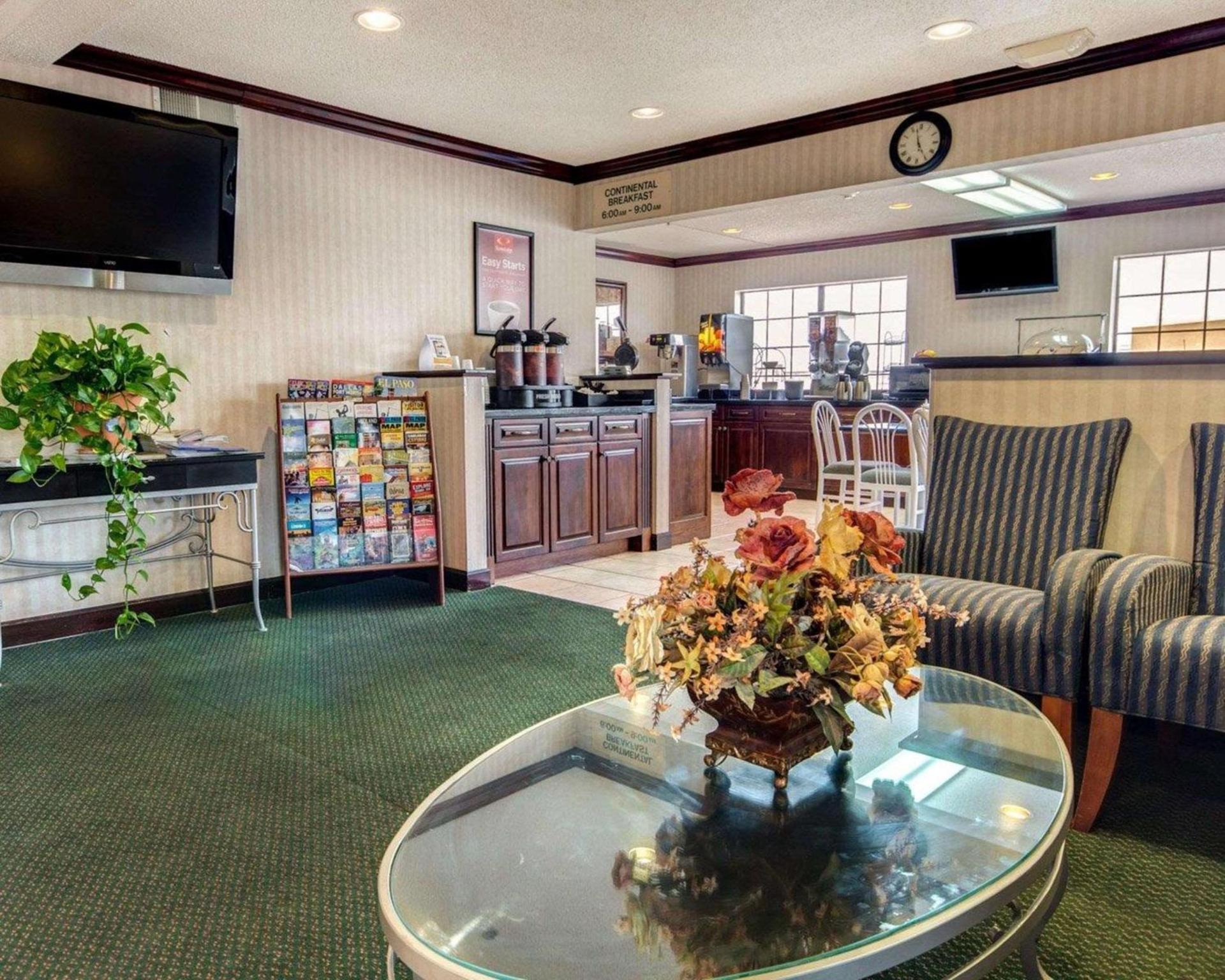 Econo Lodge Inn & Suites El Paso West photo 9