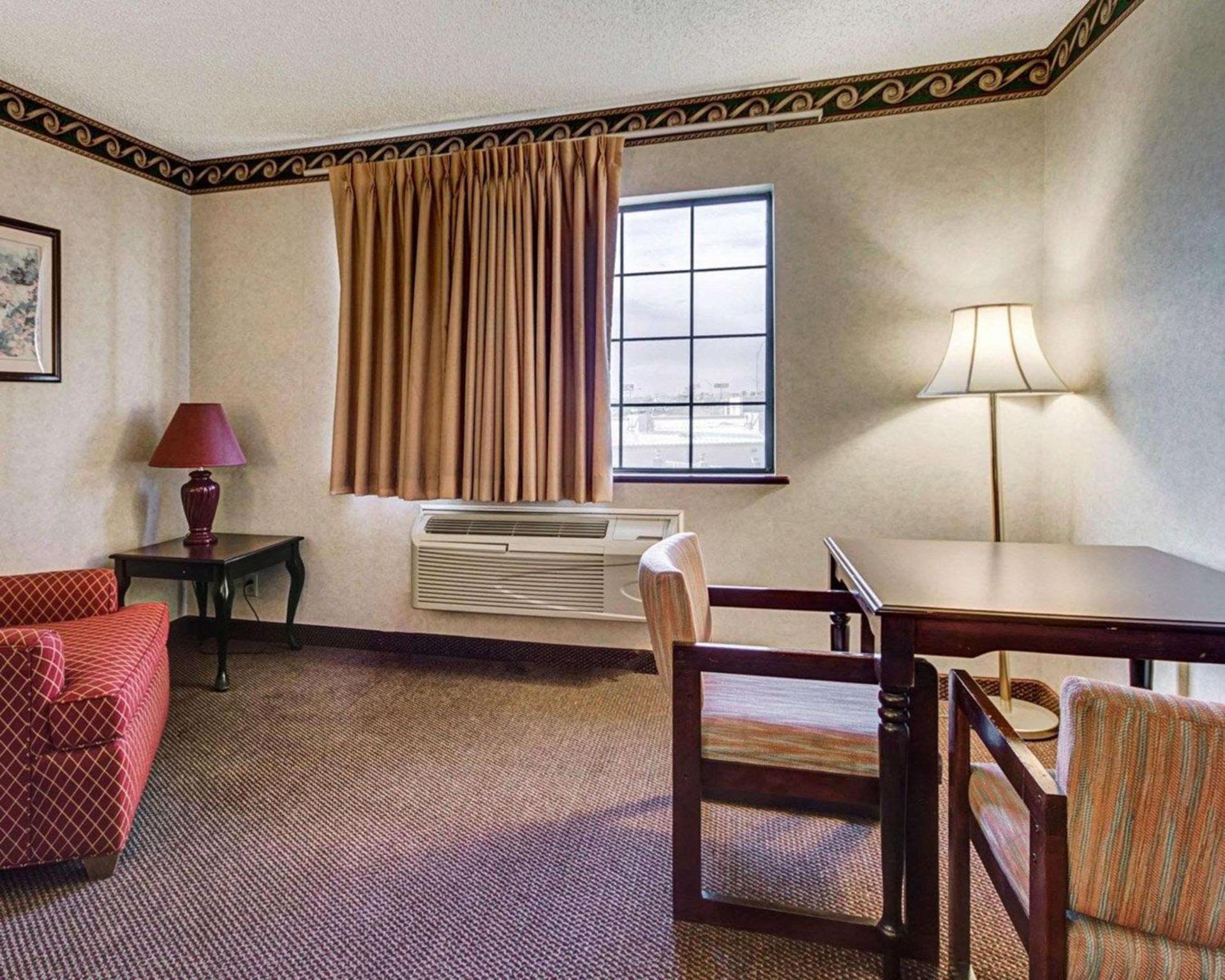 Econo Lodge Inn & Suites El Paso West photo 11