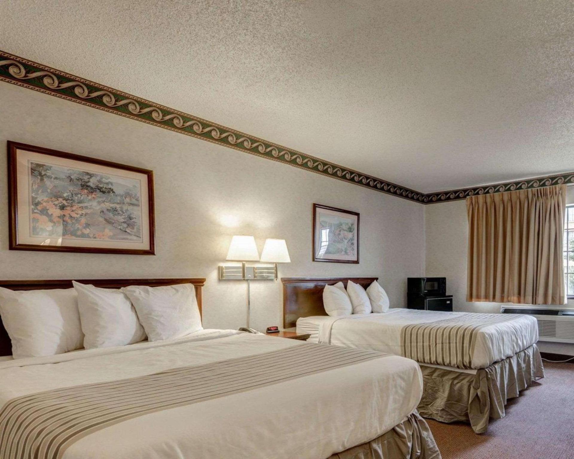 Econo Lodge Inn & Suites El Paso West photo 14