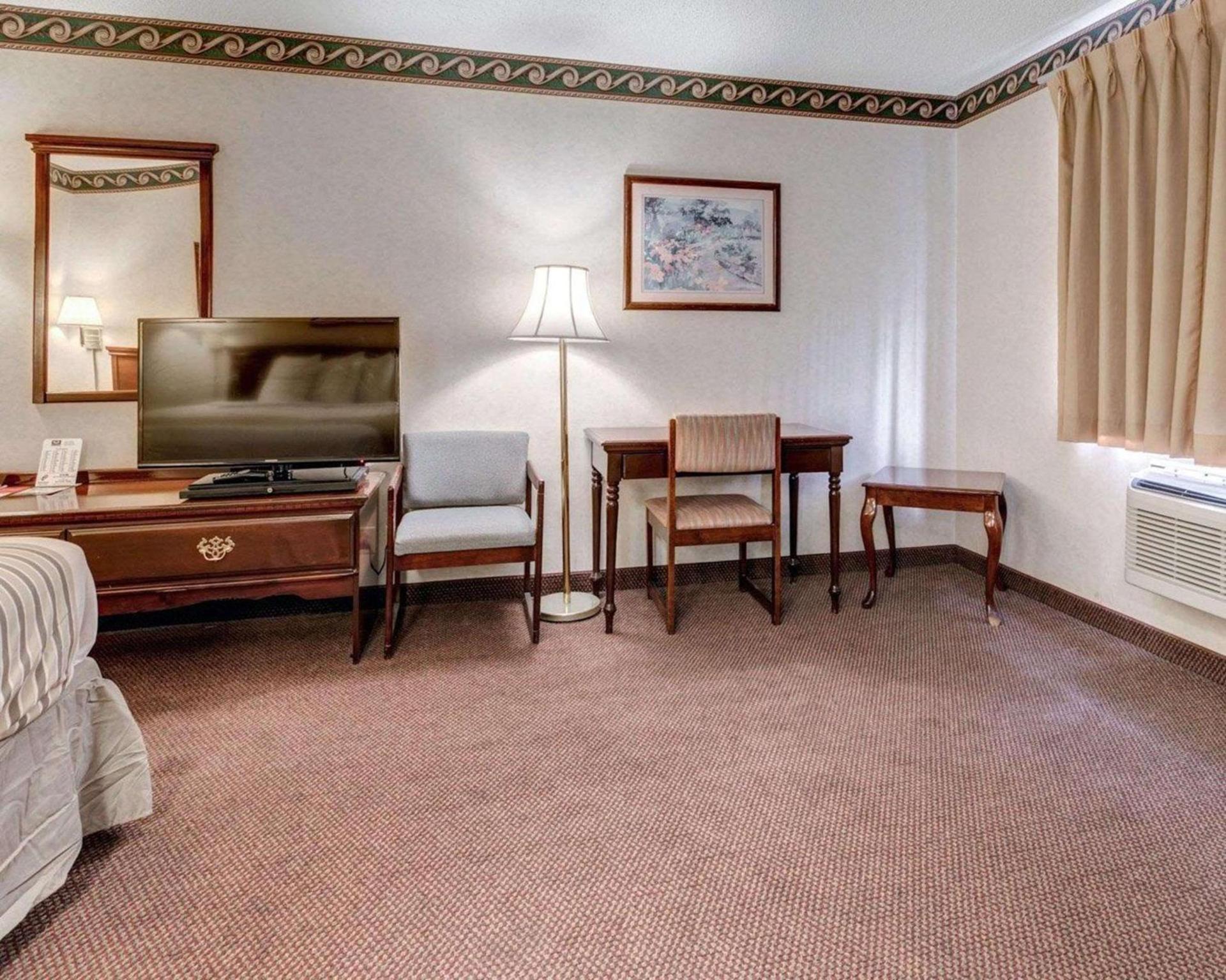 Econo Lodge Inn & Suites El Paso West photo 22