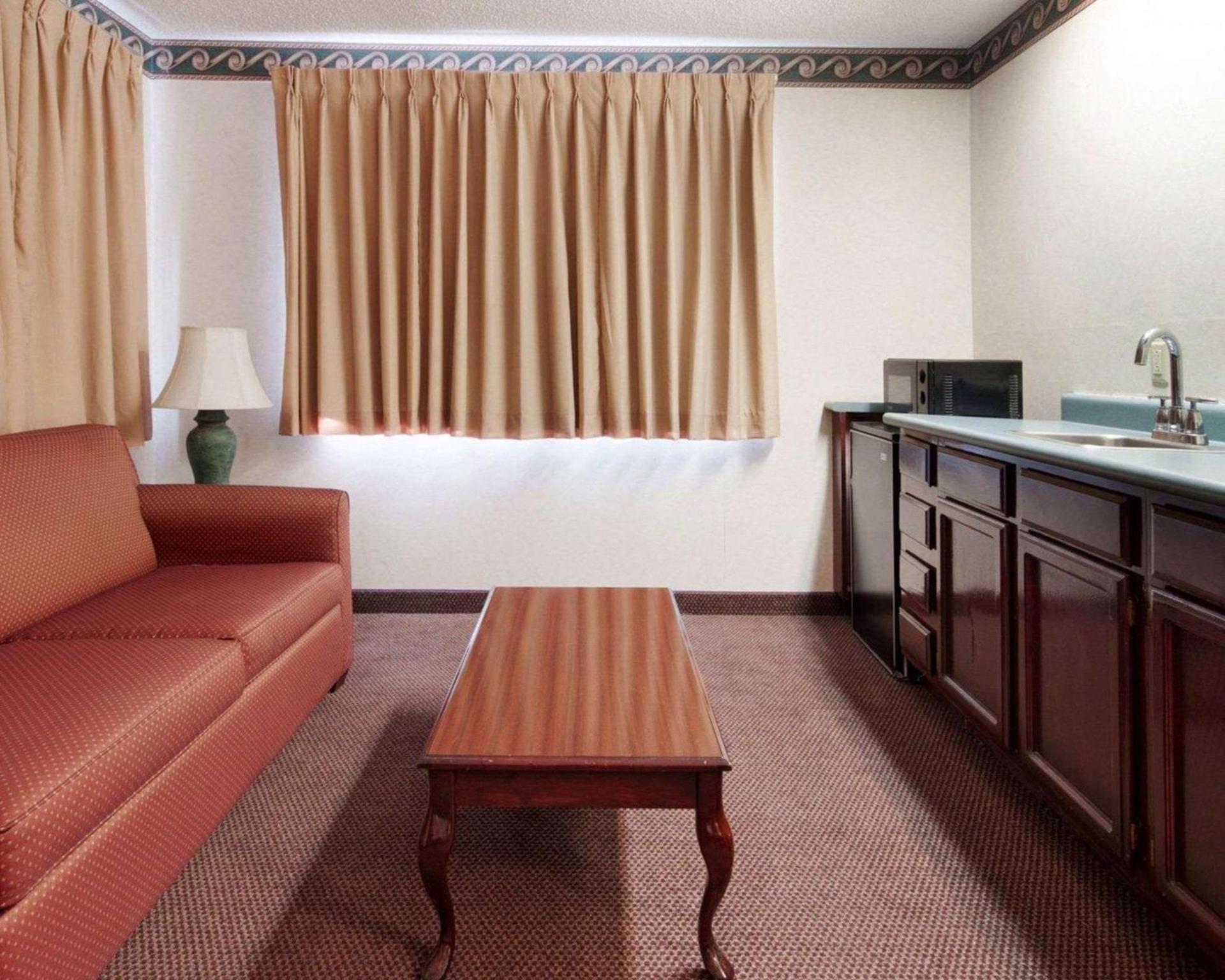 Econo Lodge Inn & Suites El Paso West photo 2