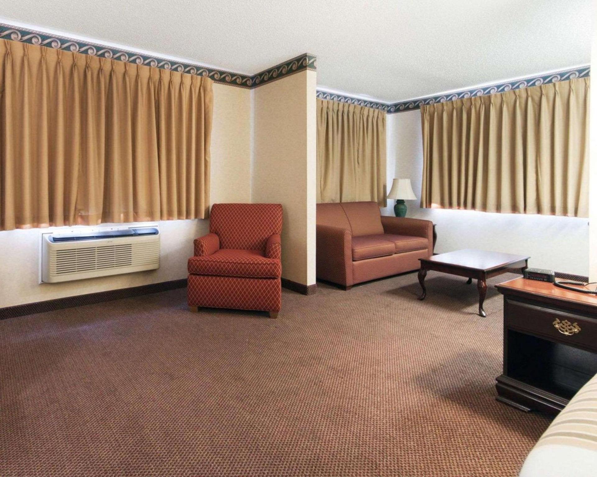 Econo Lodge Inn & Suites El Paso West photo 23