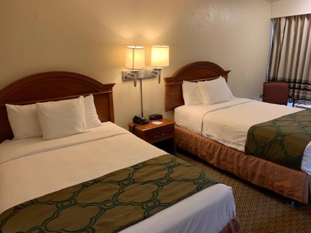 Days Inn by Wyndham Asheville West photo 25