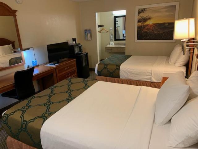 Days Inn by Wyndham Asheville West photo 29