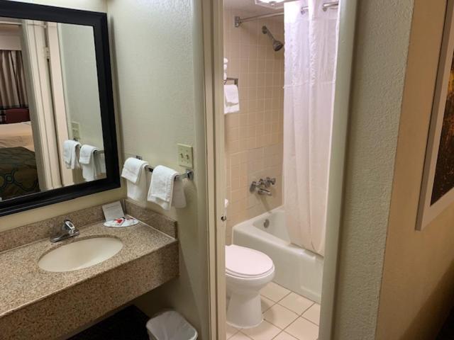 Days Inn by Wyndham Asheville West photo 30