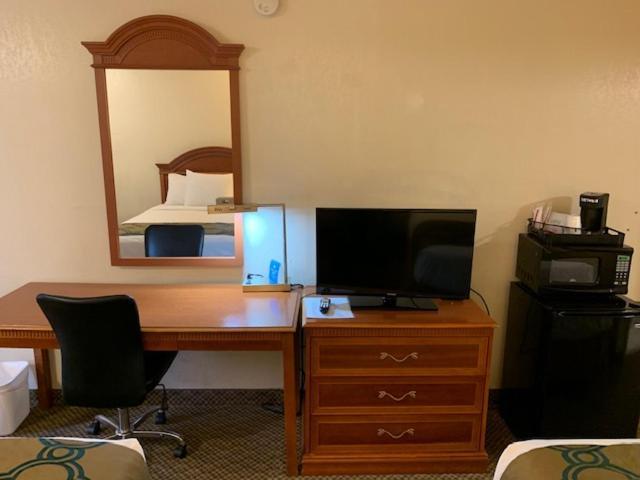 Days Inn by Wyndham Asheville West photo 24