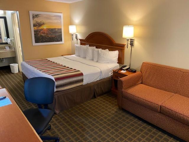 Days Inn by Wyndham Asheville West photo 31