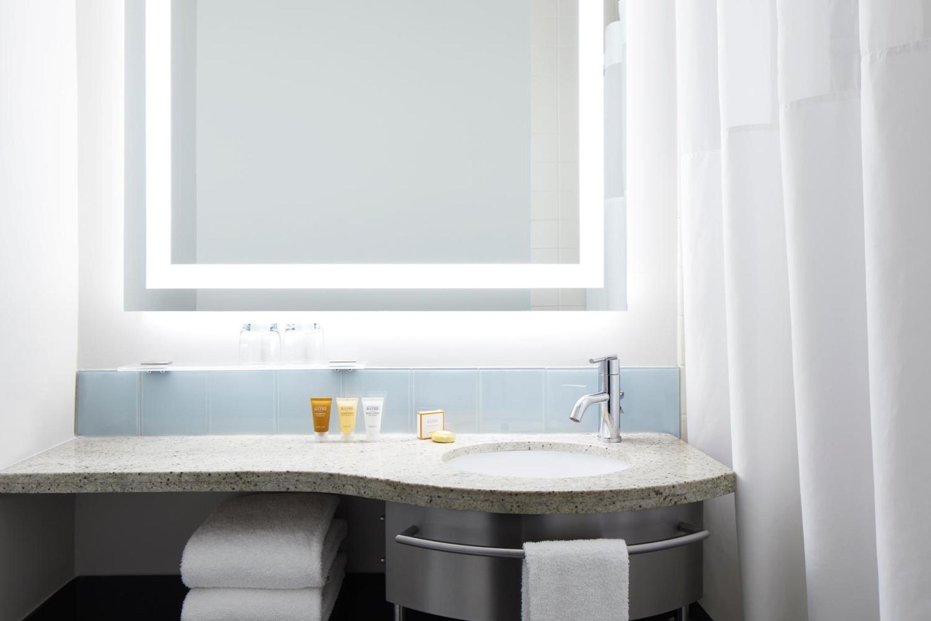 Newly Renovated Rooms at Club Quarters Hotel Times Square, New York photo 15