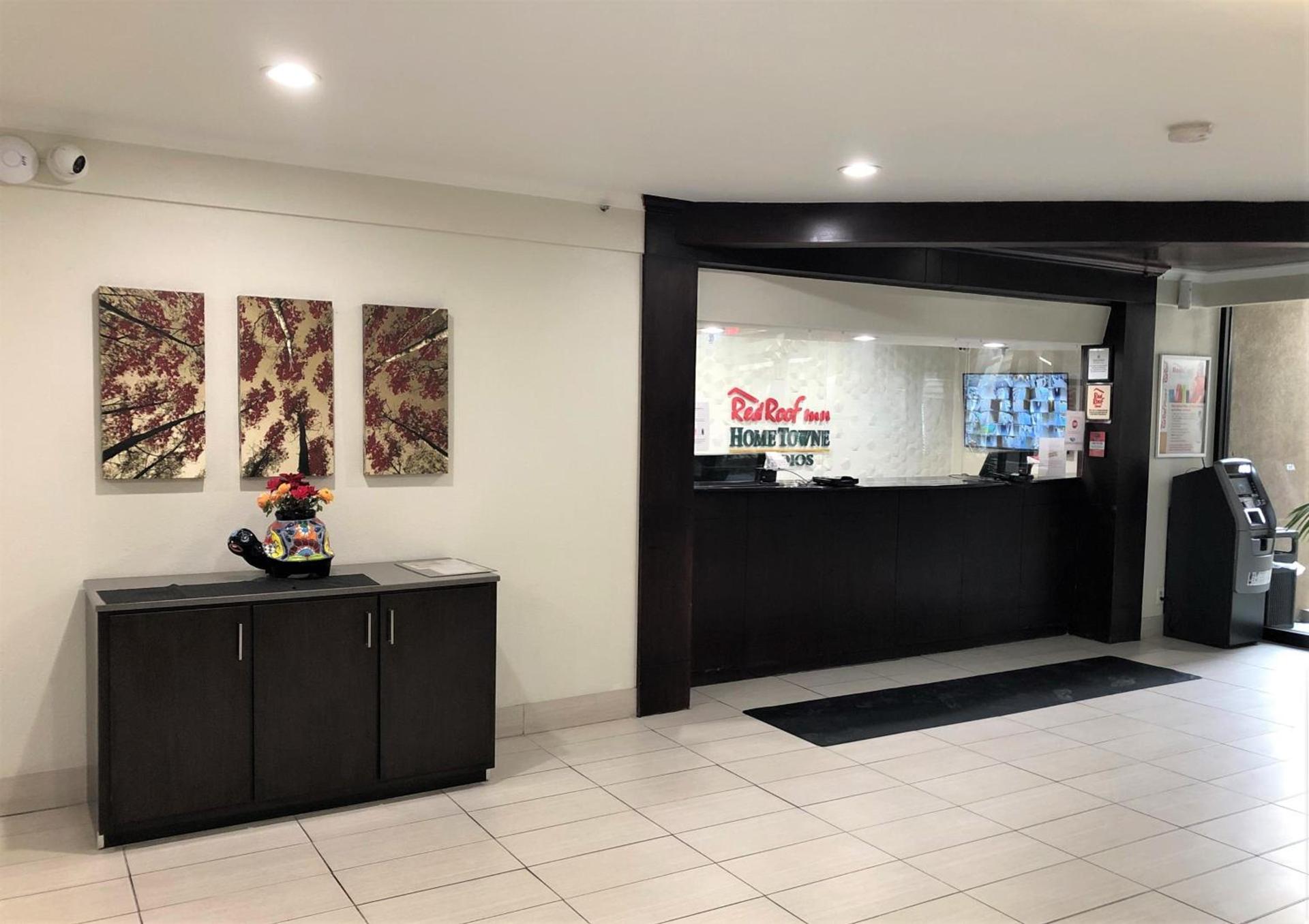 HomeTowne Studios by Red Roof Bordentown - McGuire AFB photo 9