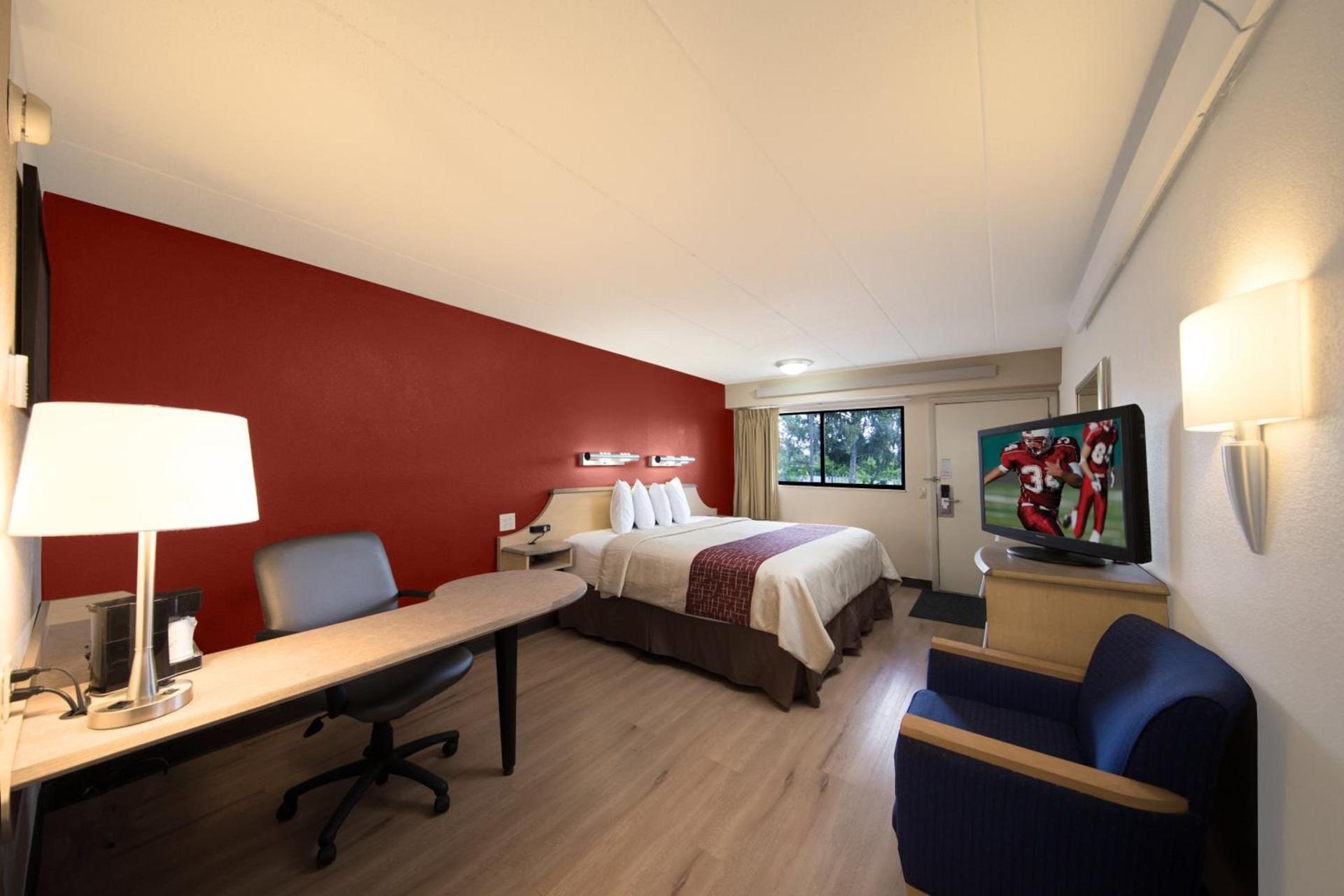 Red Roof Inn Cincinnati Northeast - Blue Ash photo 9