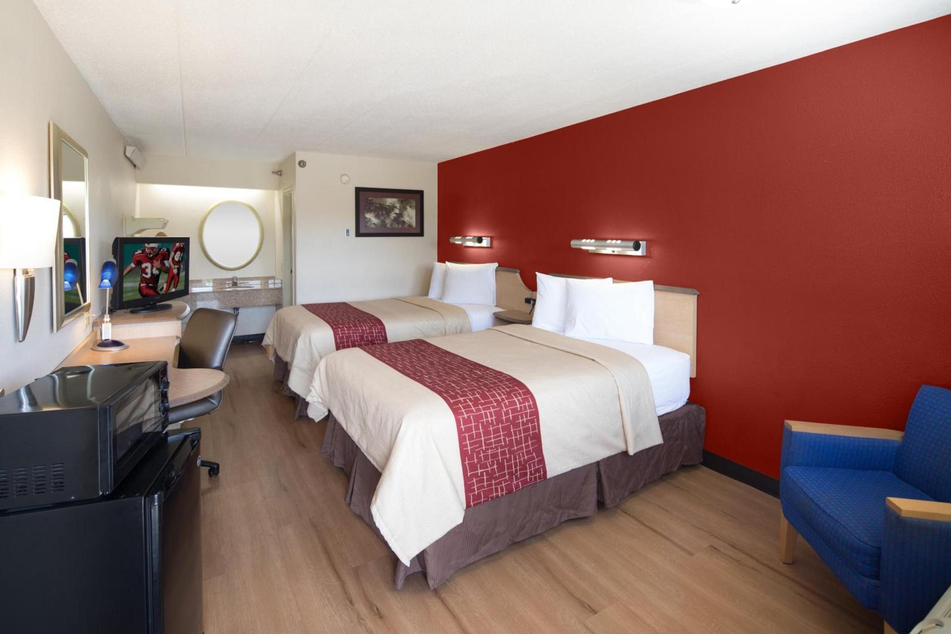 Red Roof Inn Cincinnati Northeast - Blue Ash photo 12