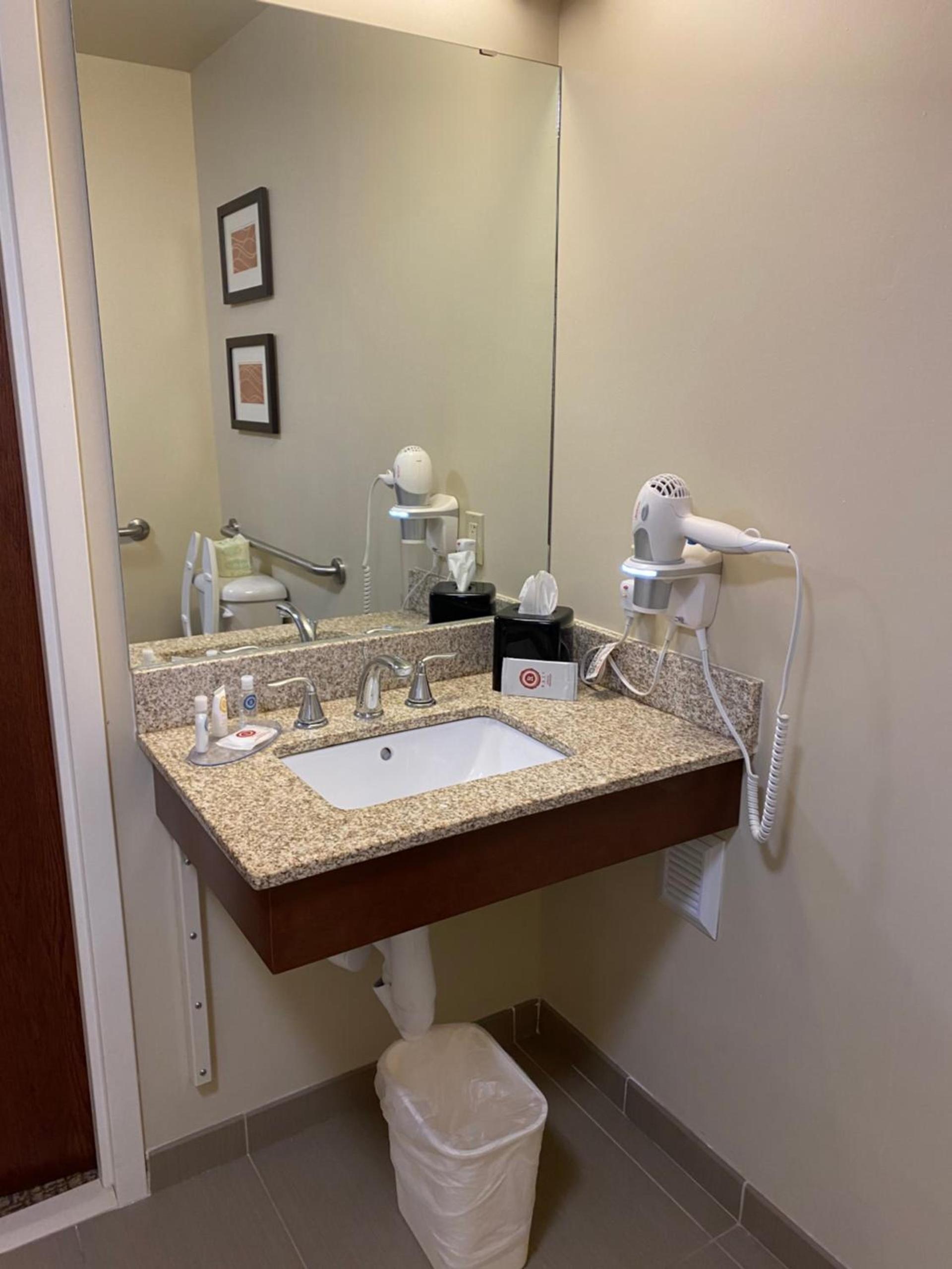 Comfort Inn & Suites photo 56