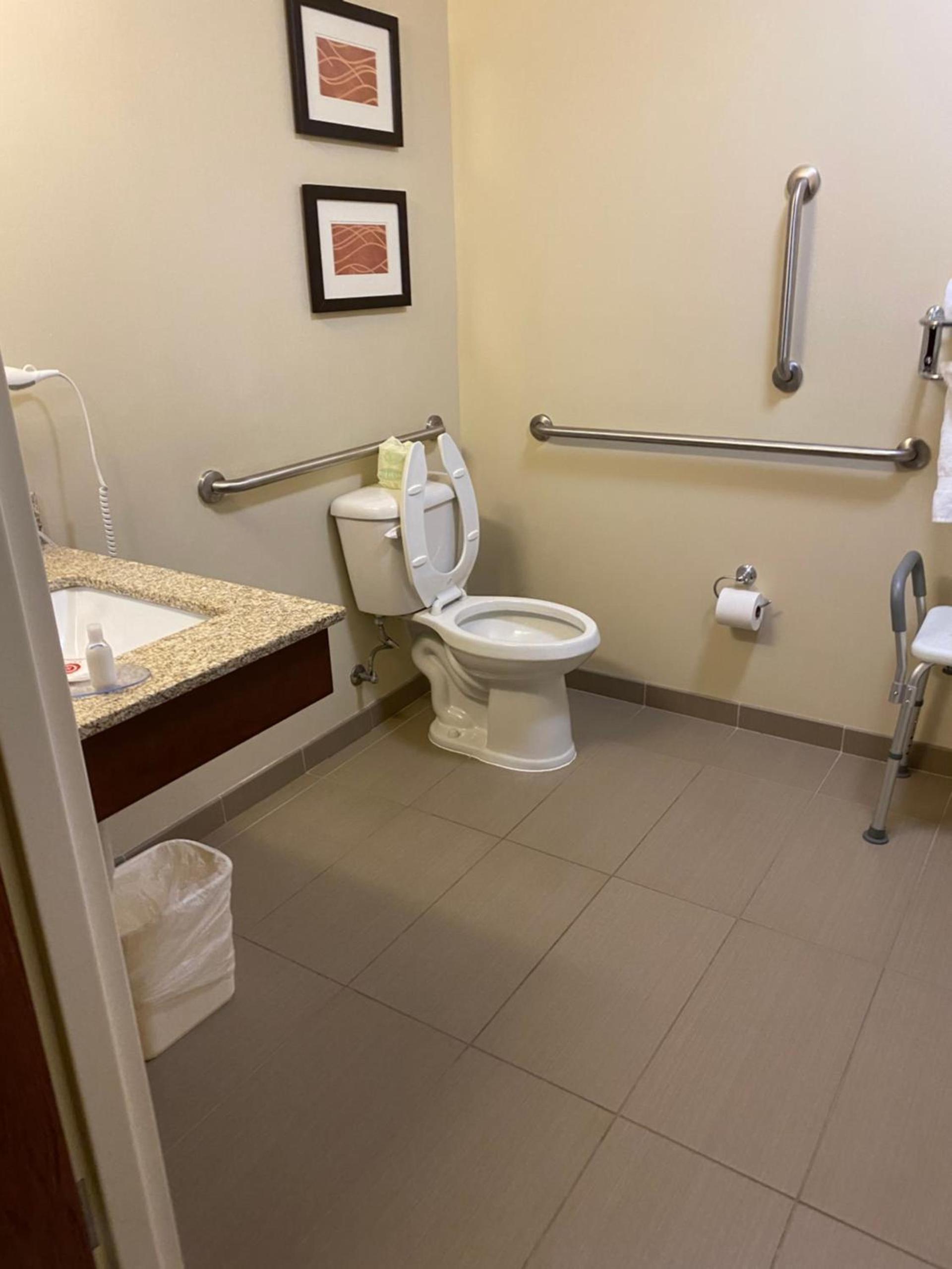 Comfort Inn & Suites photo 57
