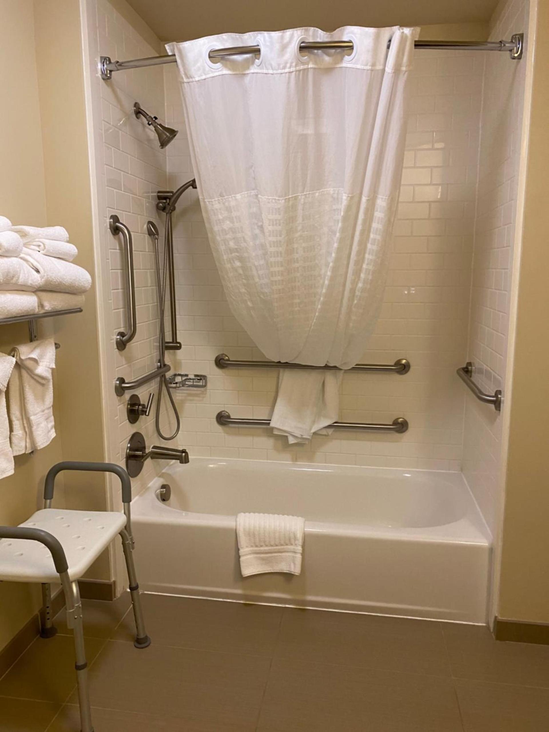 Comfort Inn & Suites photo 58