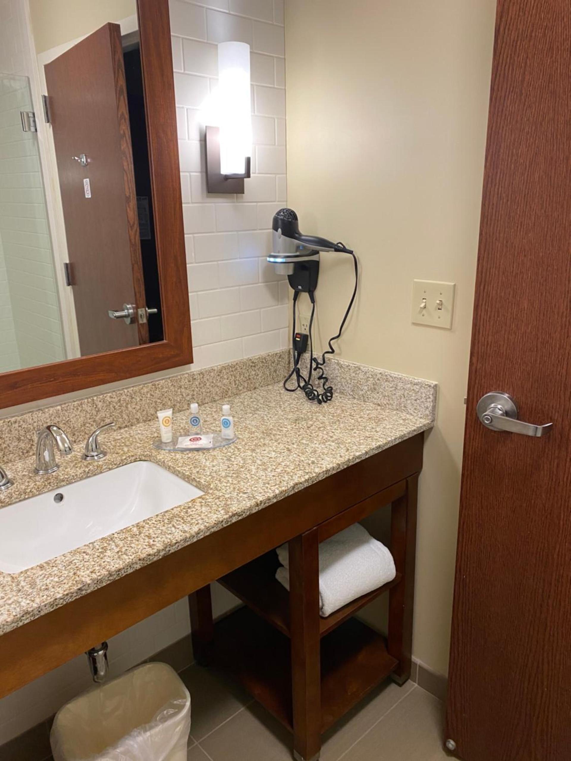 Comfort Inn & Suites photo 51