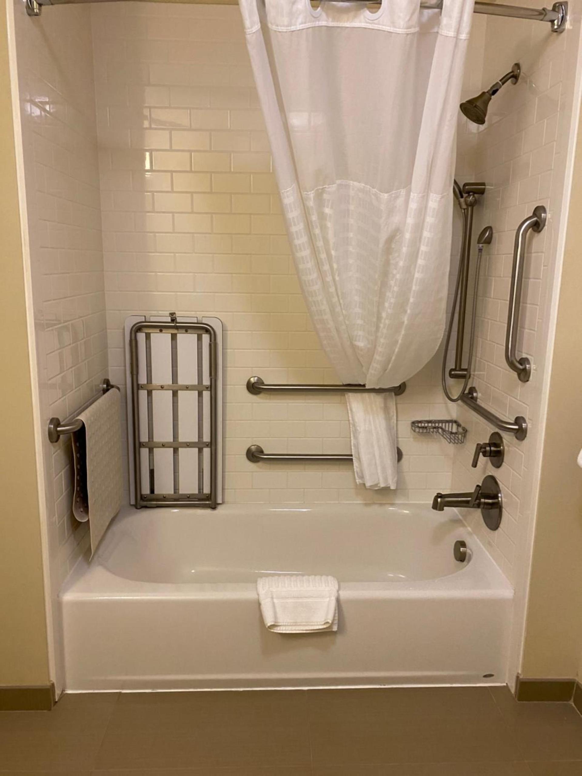 Comfort Inn & Suites photo 49