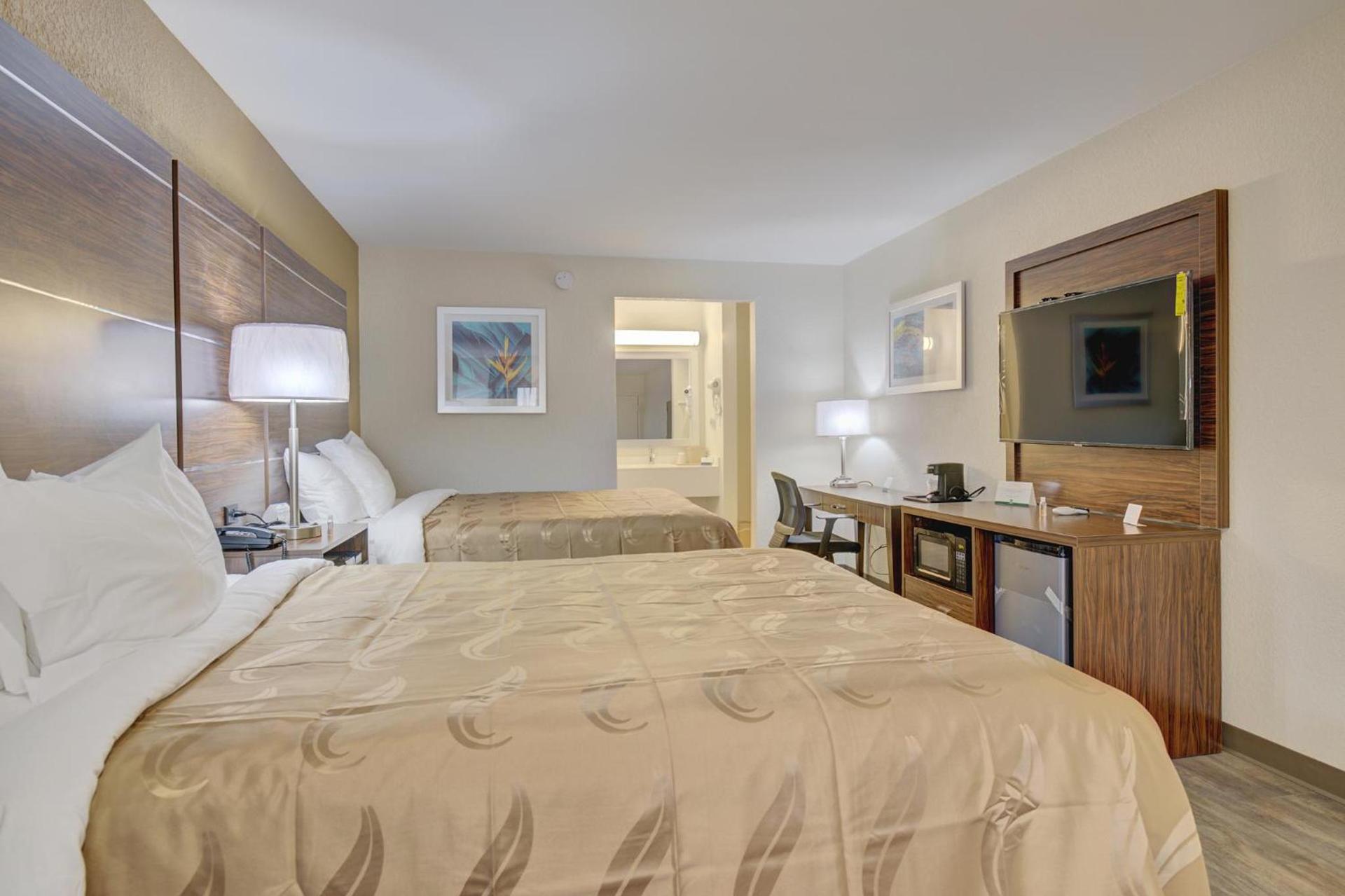 Quality Inn & Suites photo 13