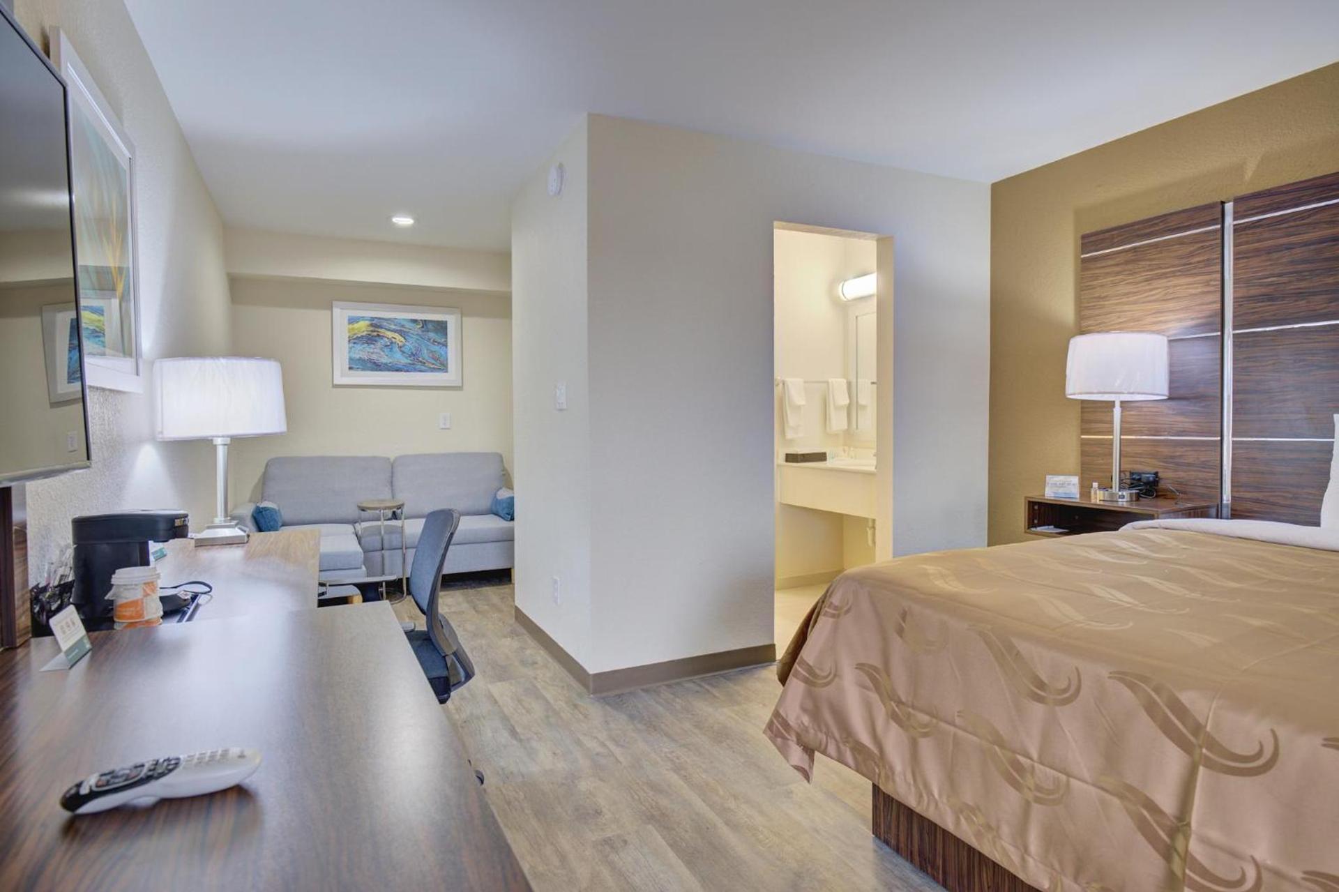 Quality Inn & Suites photo 17