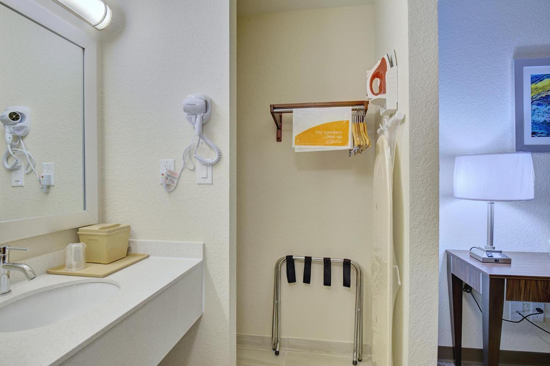 Quality Inn & Suites photo 30