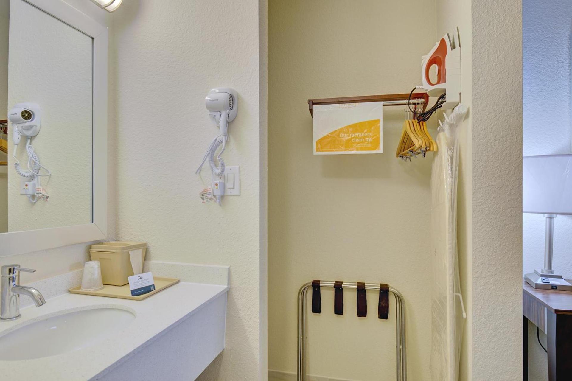 Quality Inn & Suites photo 34