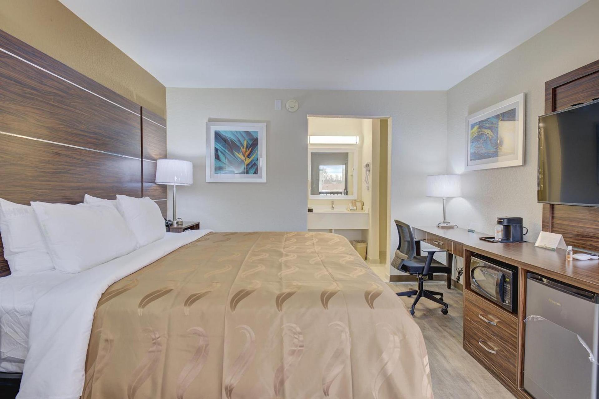 Quality Inn & Suites photo 2
