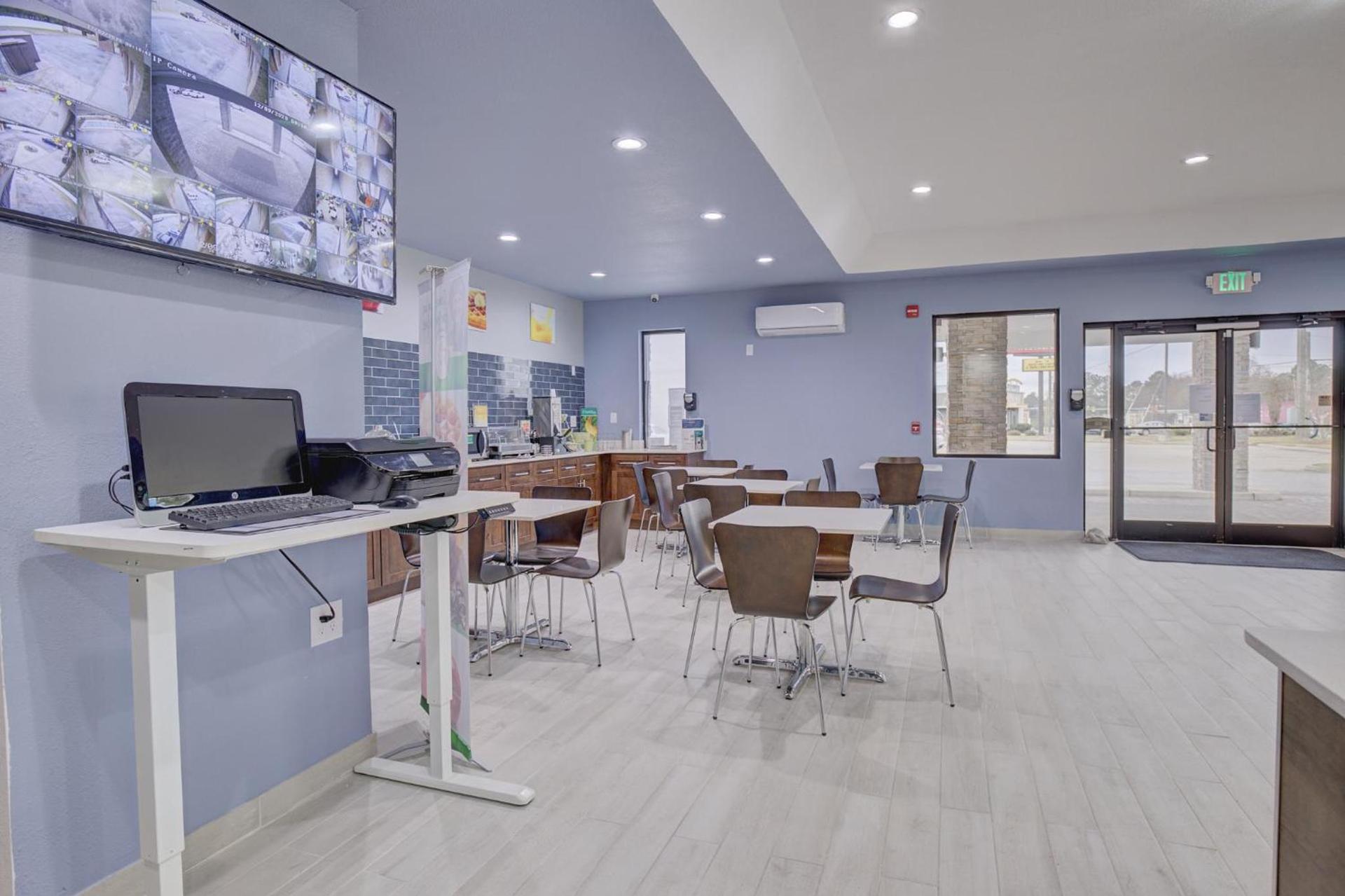 Quality Inn & Suites photo 10