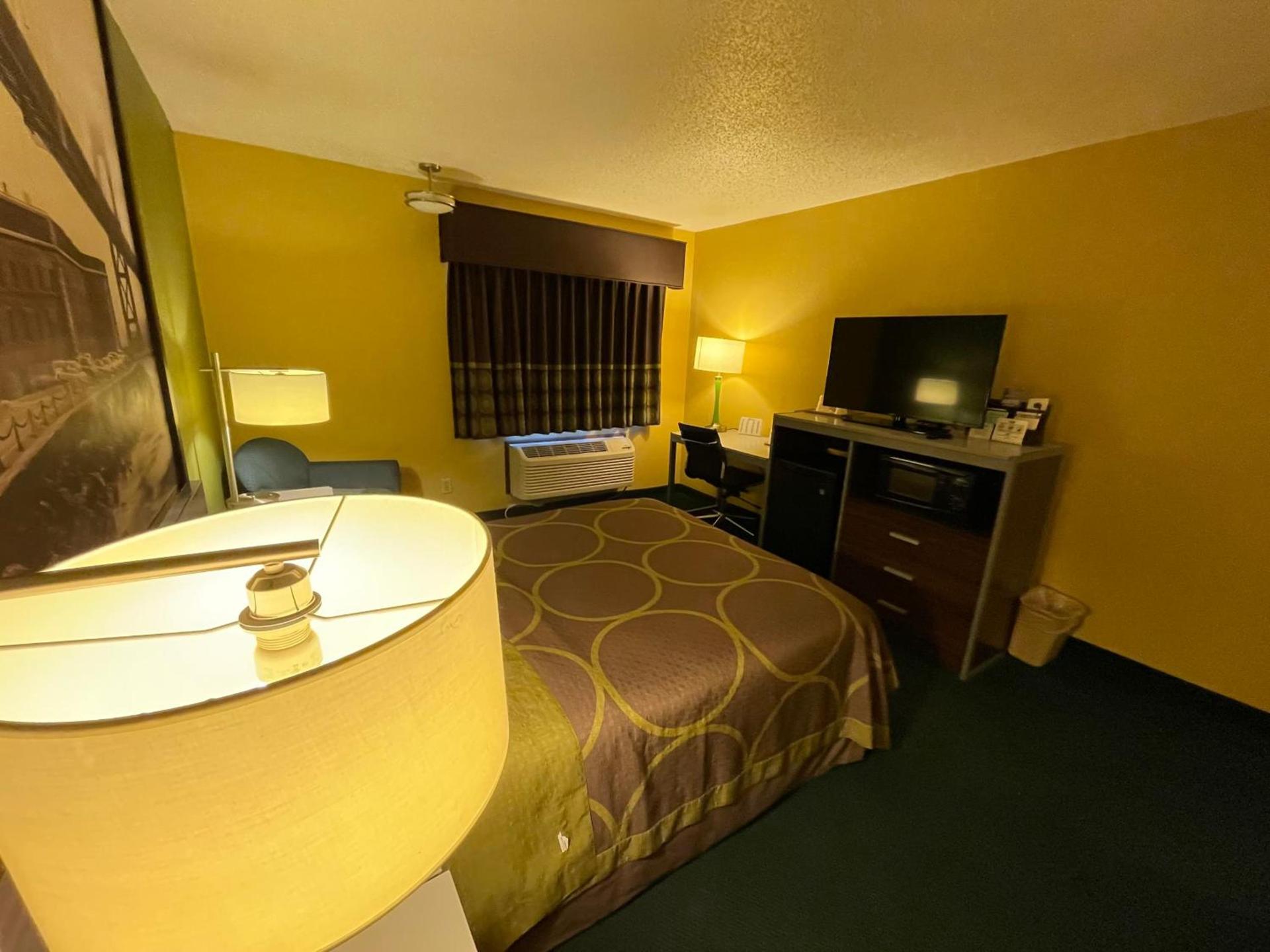 Super 8 by Wyndham Van Buren/Ft. Smith Area photo 20