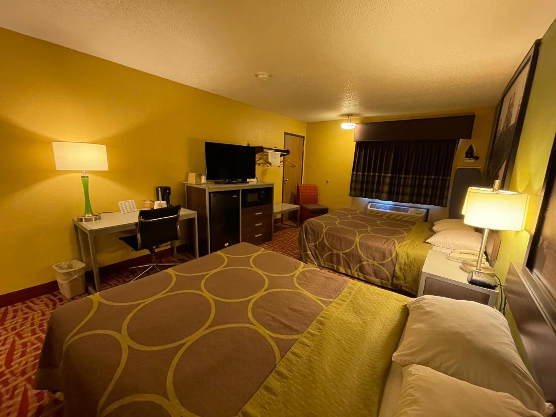 Super 8 by Wyndham Van Buren/Ft. Smith Area photo 22
