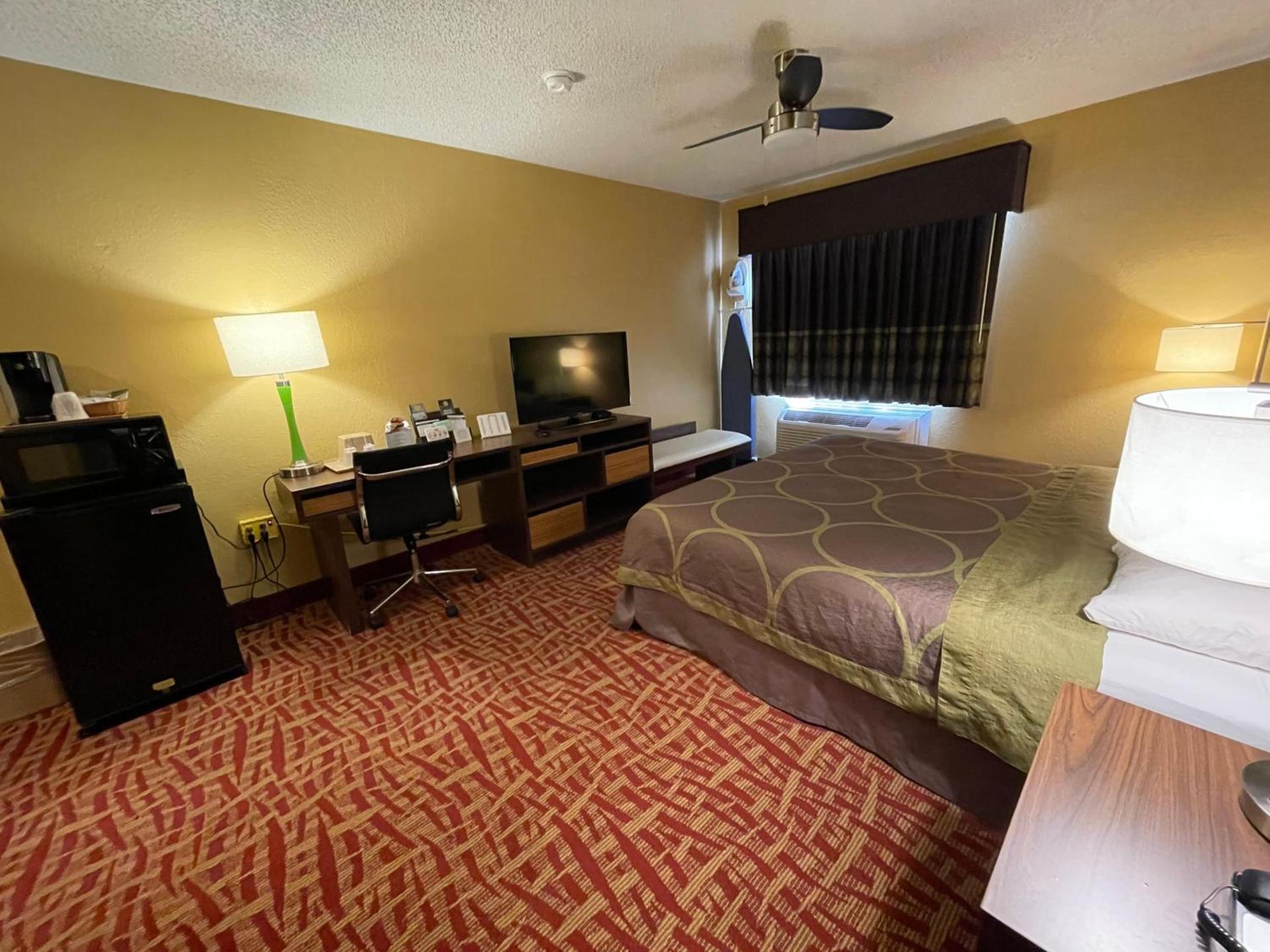 Super 8 by Wyndham Van Buren/Ft. Smith Area photo 24