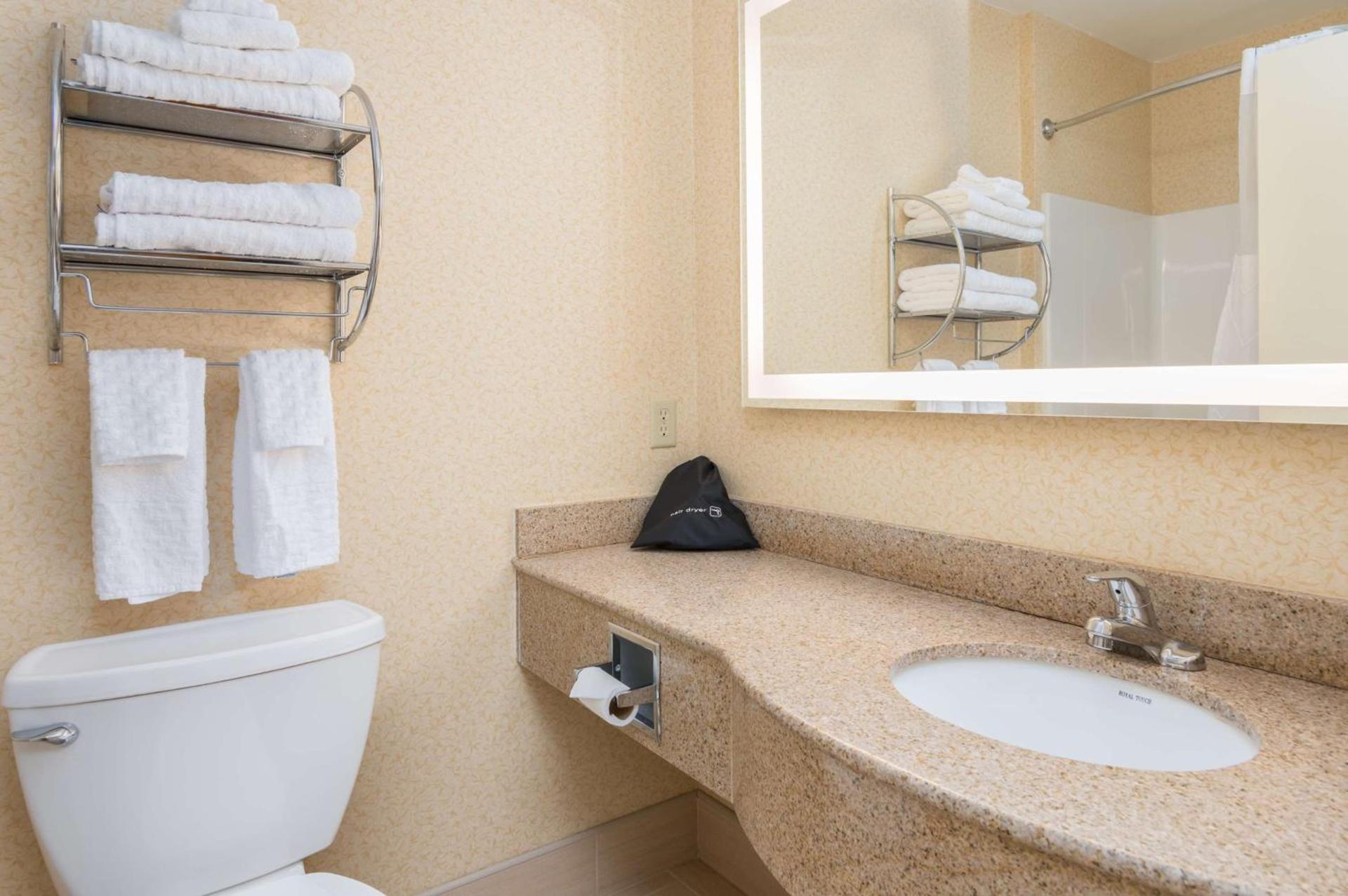 Best Western Plus Keene Hotel photo 23