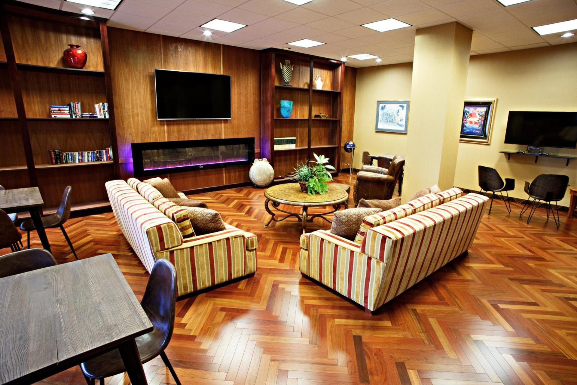 Holiday Inn Express & Suites Harrisburg West photo 20