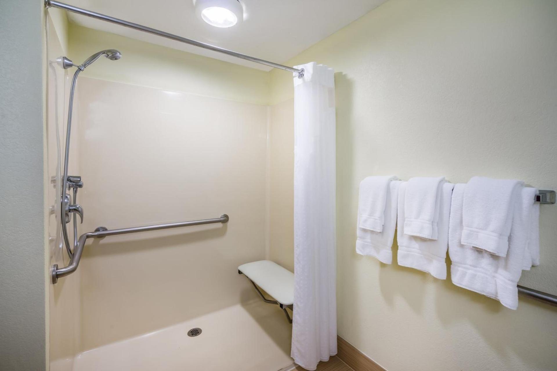 Holiday Inn Express Hotel & Suites-North East by IHG photo 11
