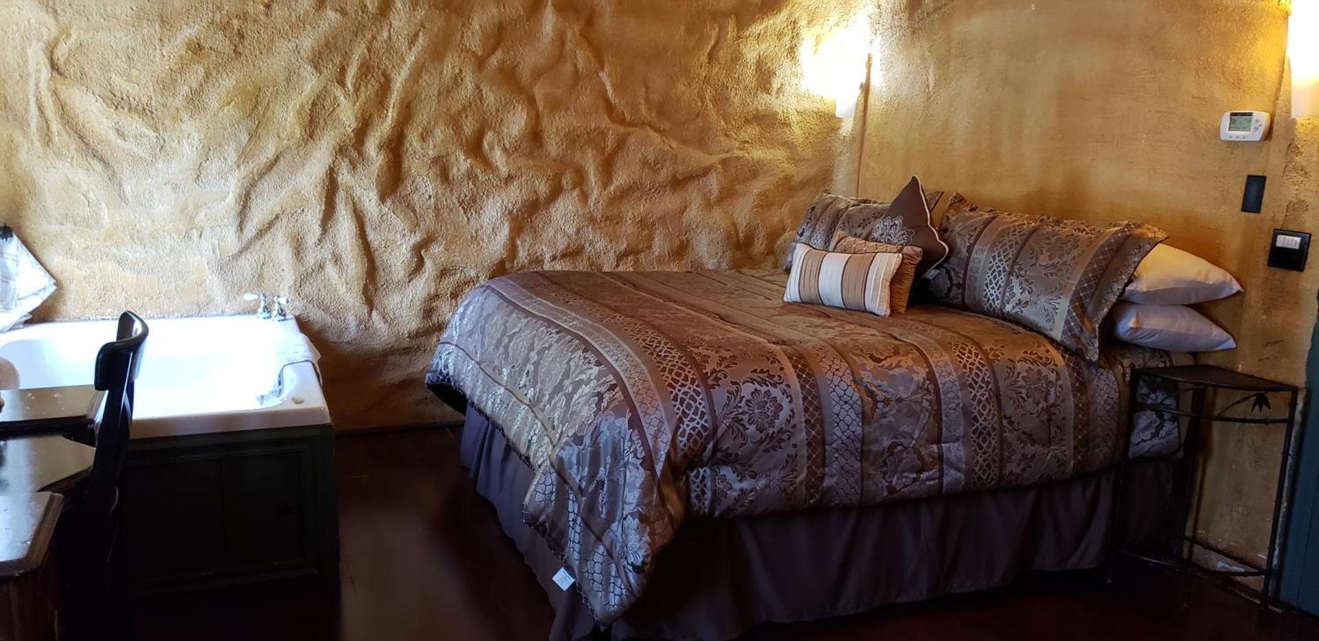 Cabernet House, an Old World Inn photo 14