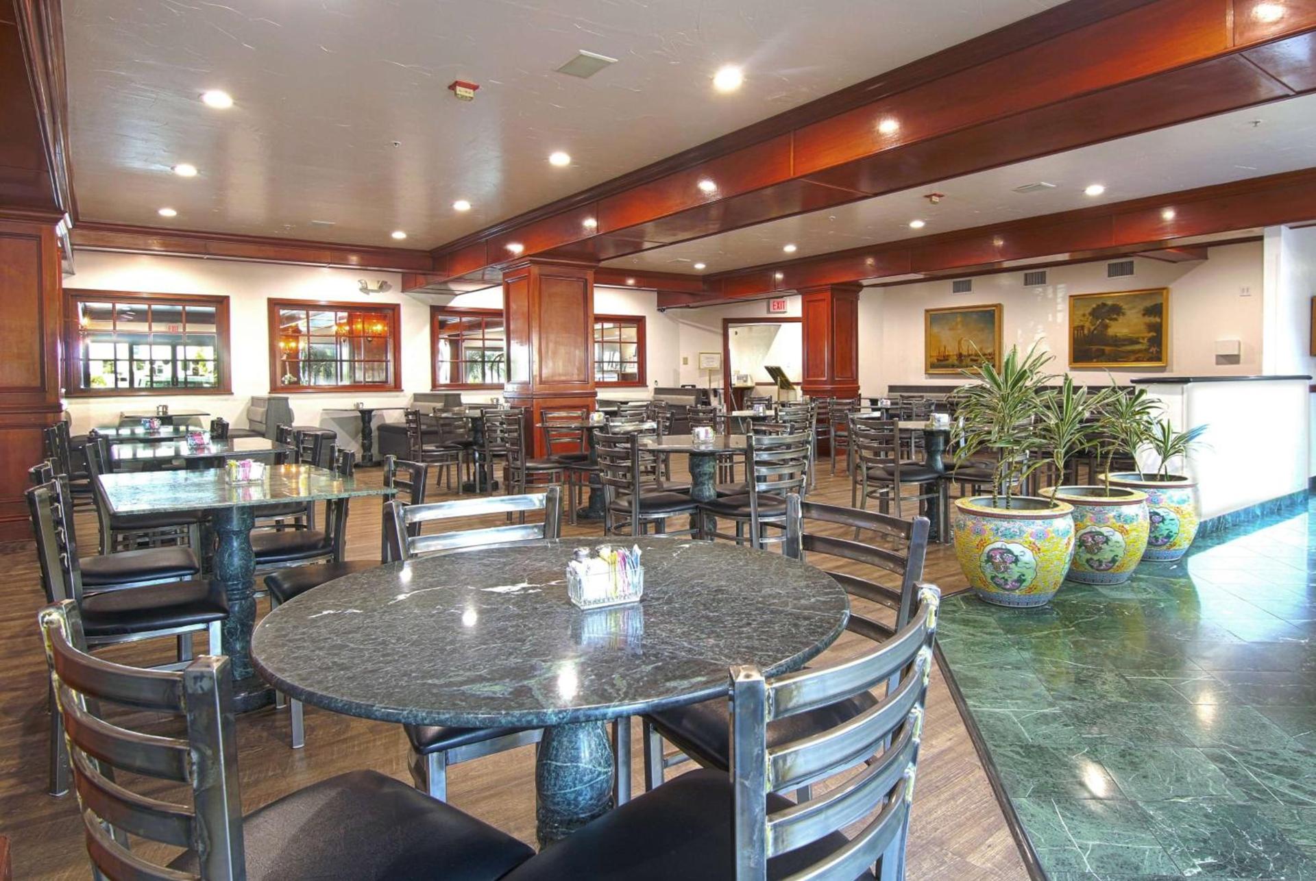 Azure Hotel&Suites Ontario Trademark Collection by Wyndham photo 7
