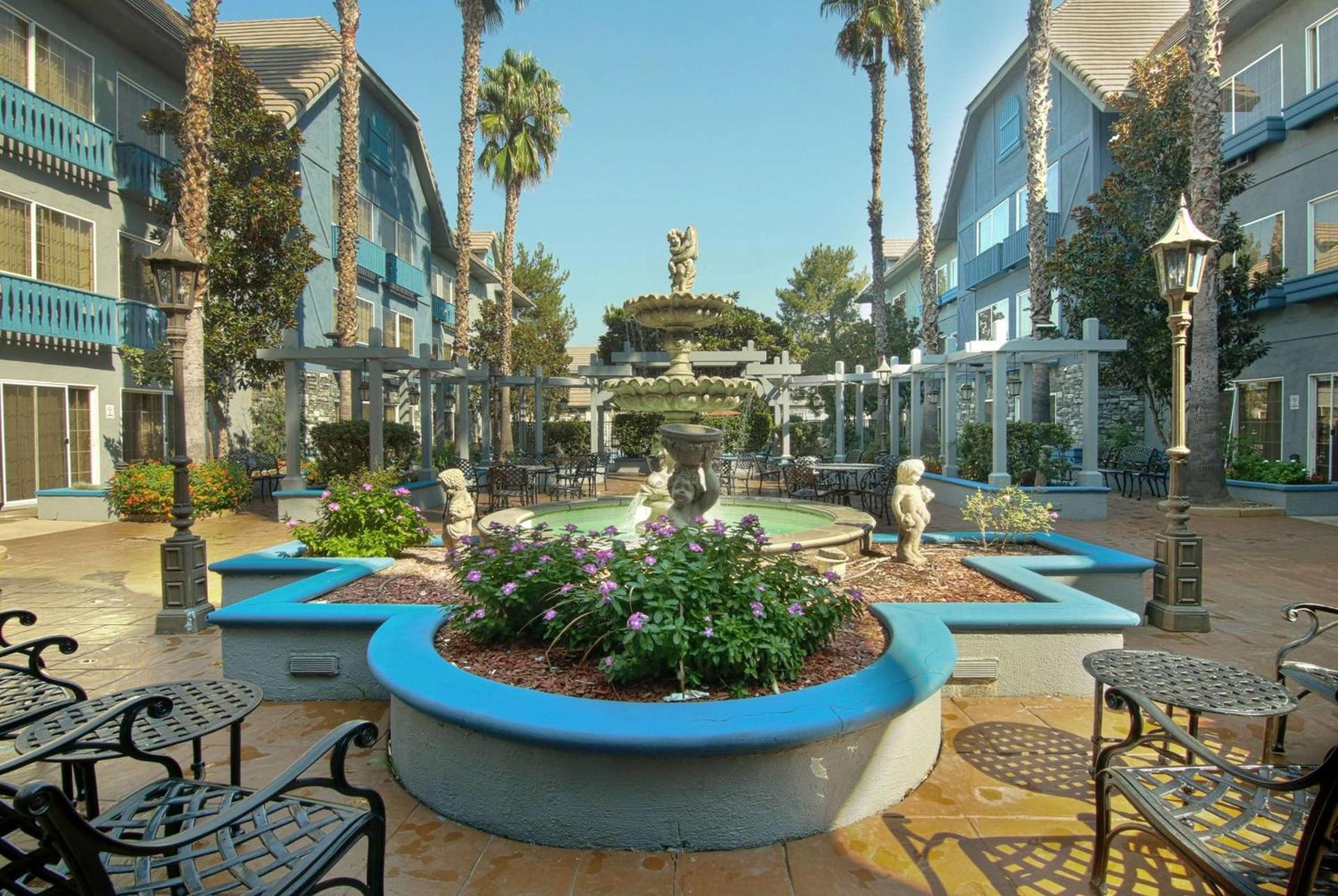 Azure Hotel&Suites Ontario Trademark Collection by Wyndham photo 23