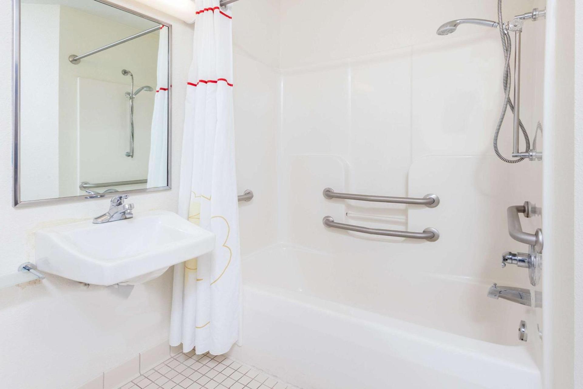 MainStay Suites Chicago Hoffman Estates photo 8