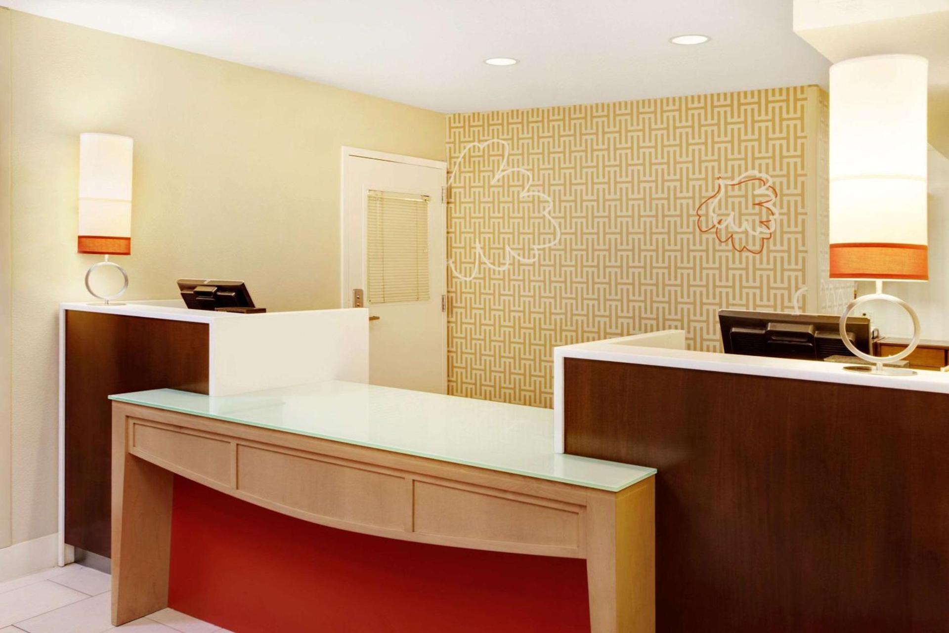 MainStay Suites Chicago Schaumburg photo 3