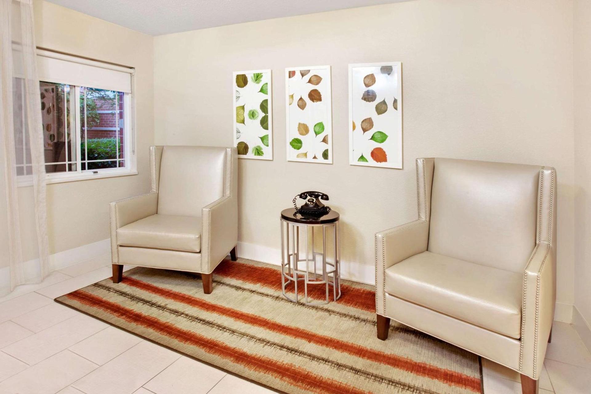 MainStay Suites Chicago Schaumburg photo 9