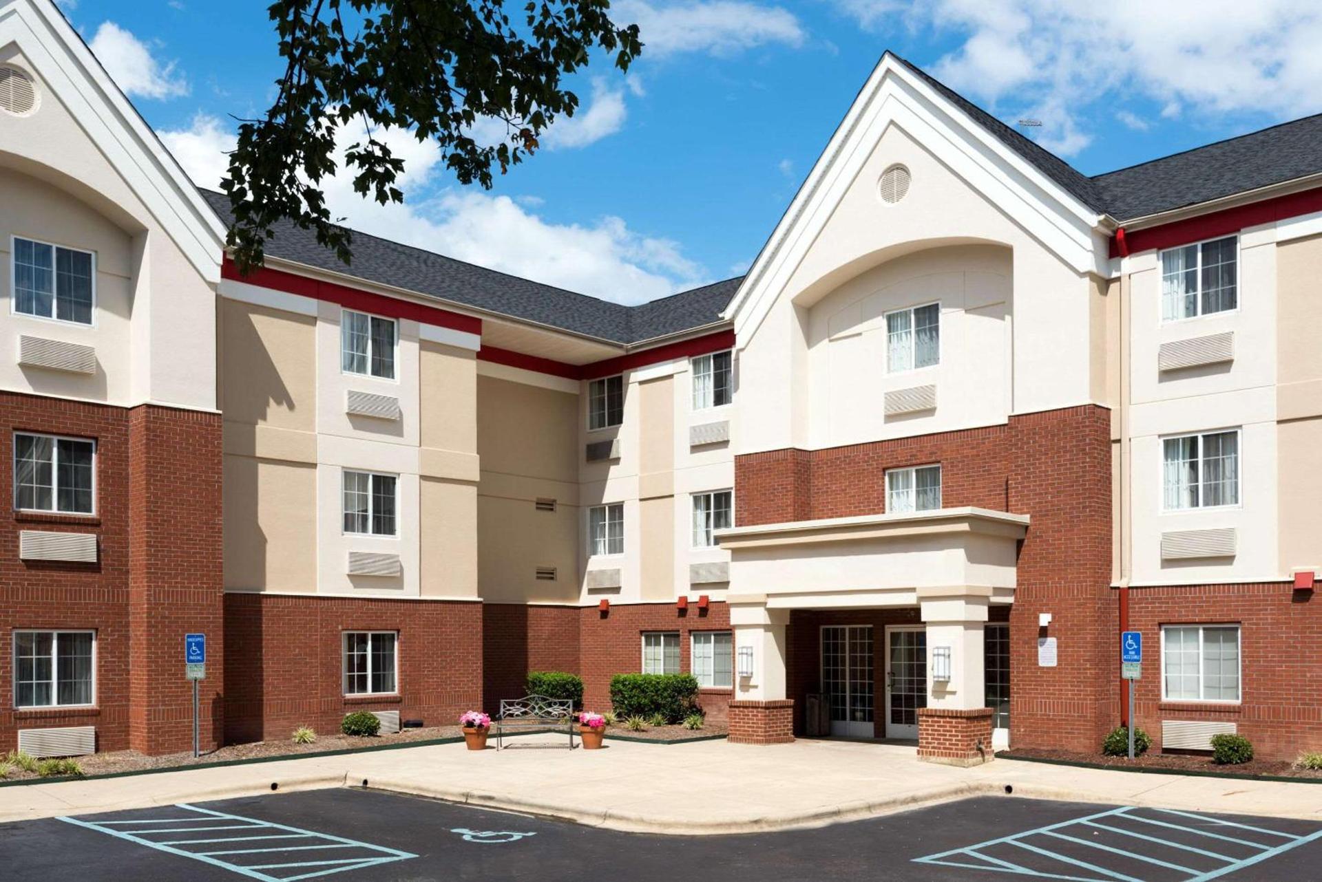 MainStay Suites Raleigh - Cary photo 1