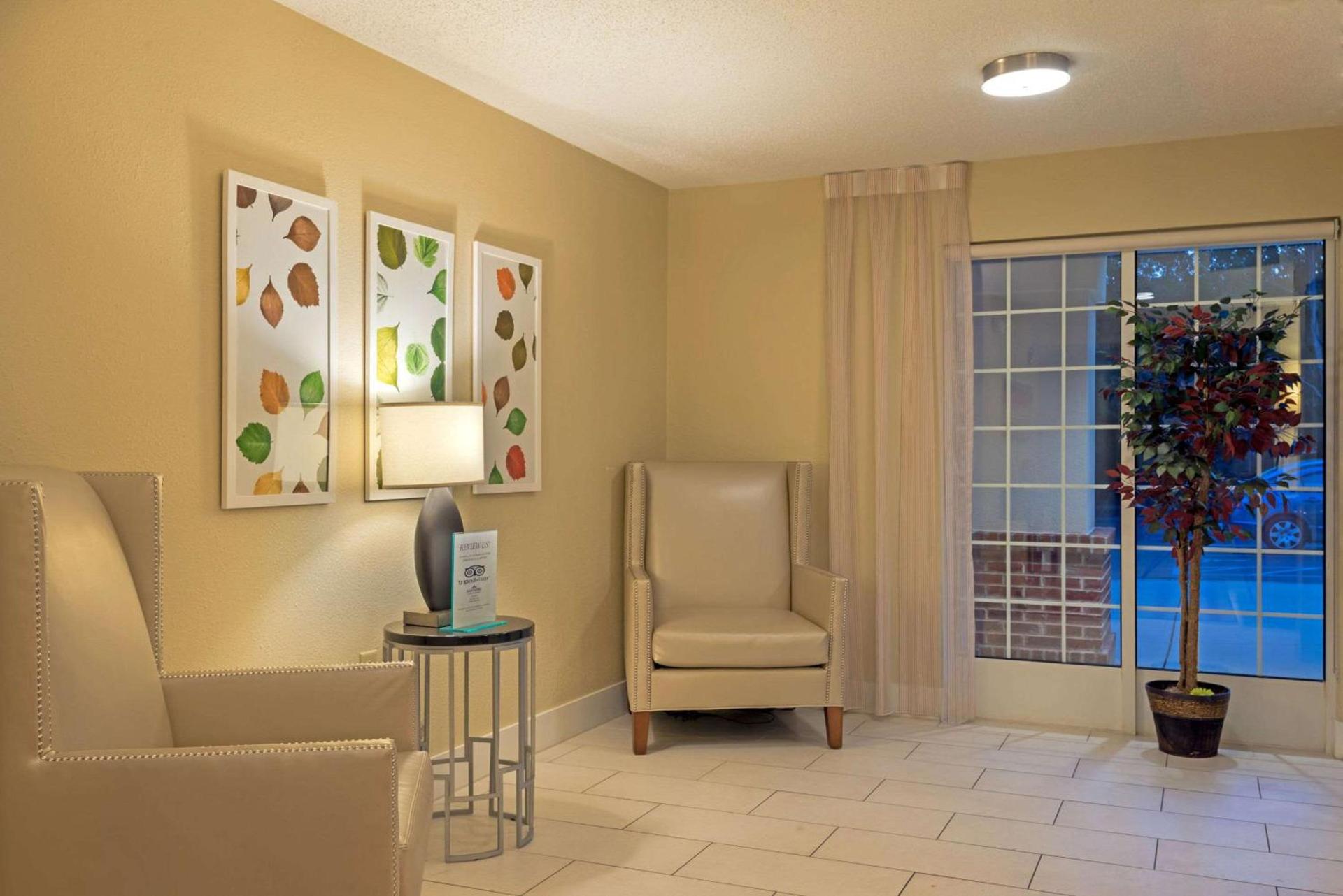 MainStay Suites Raleigh - Cary photo 2
