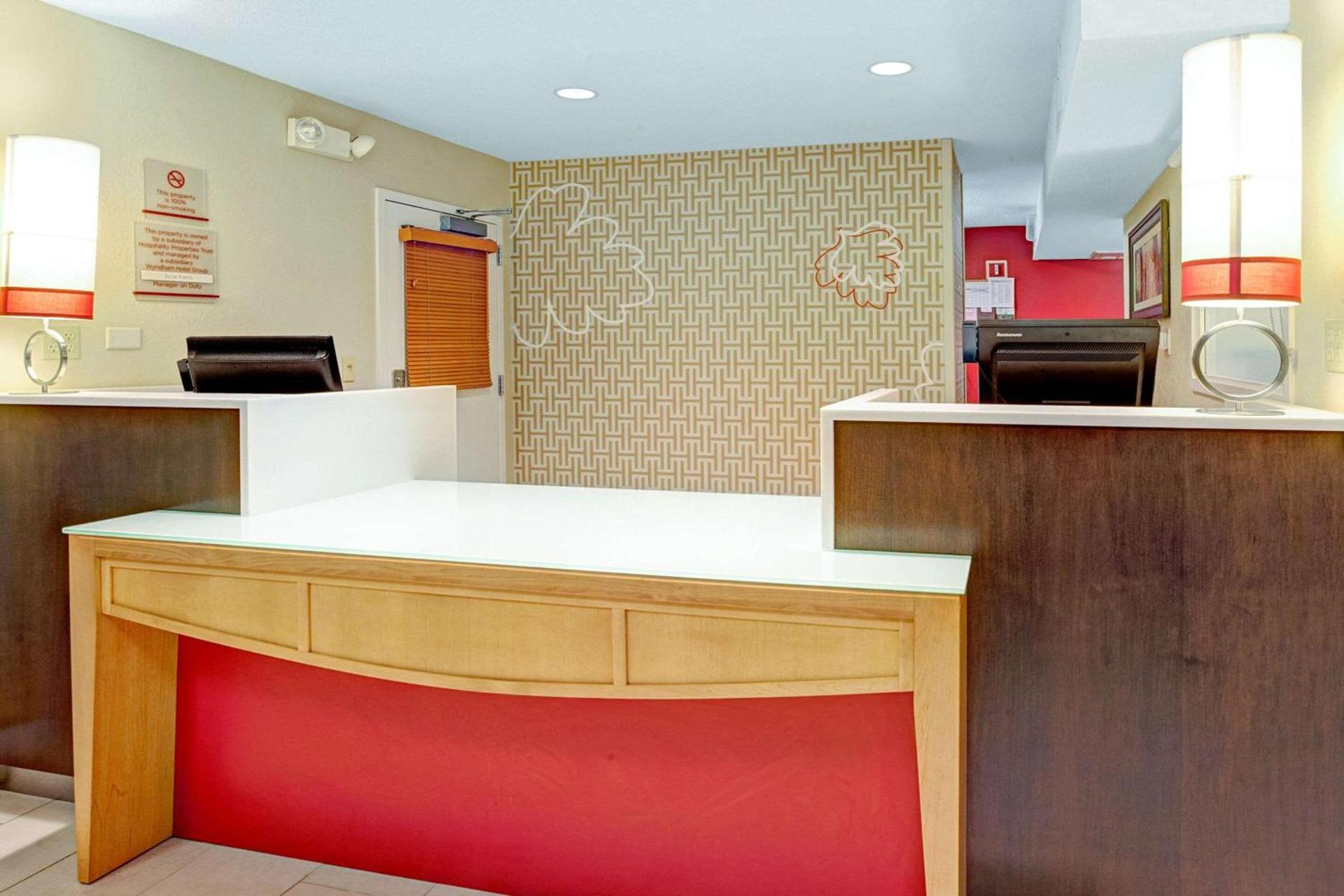 MainStay Suites Northbrook Wheeling photo 5