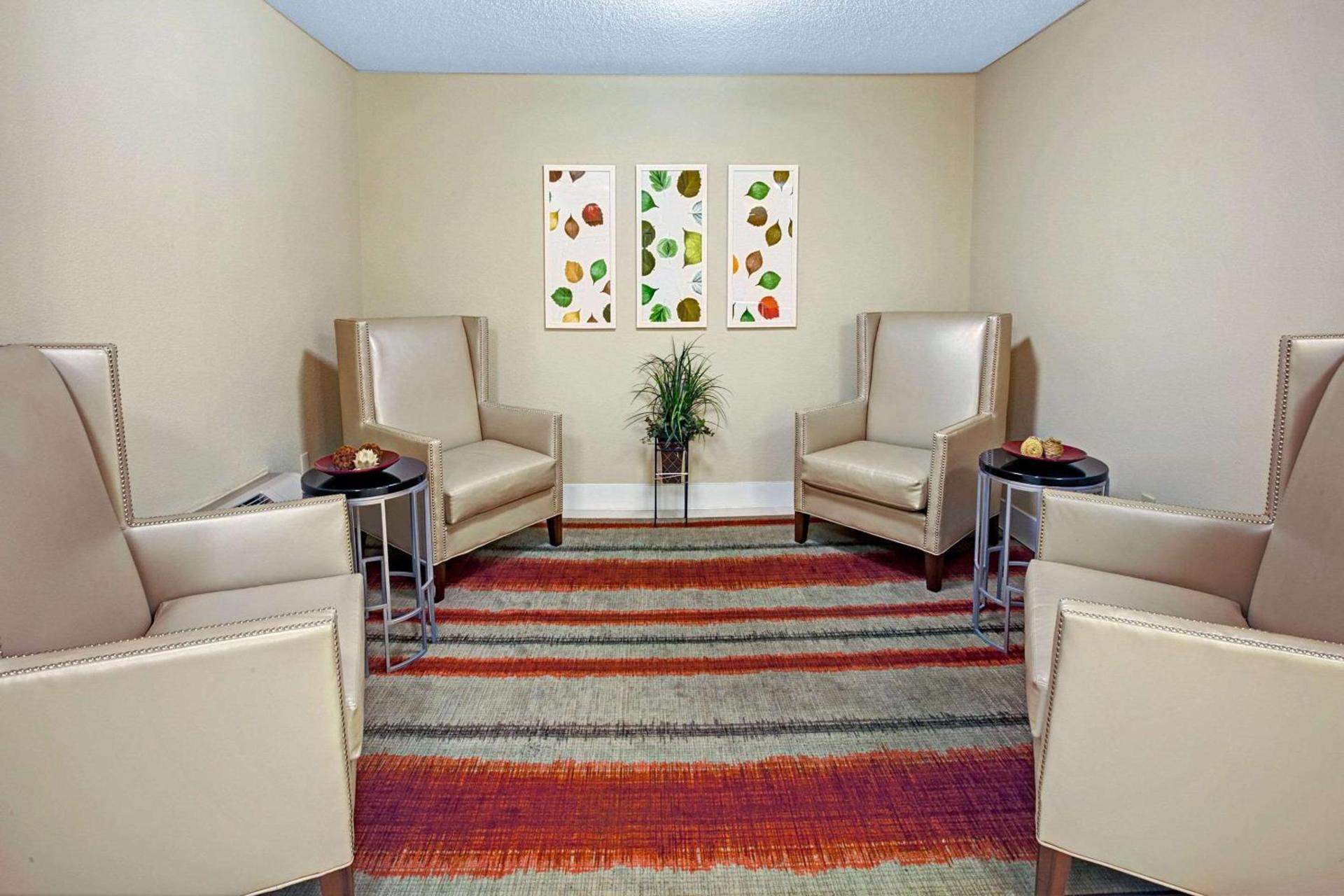 MainStay Suites Northbrook Wheeling photo 9