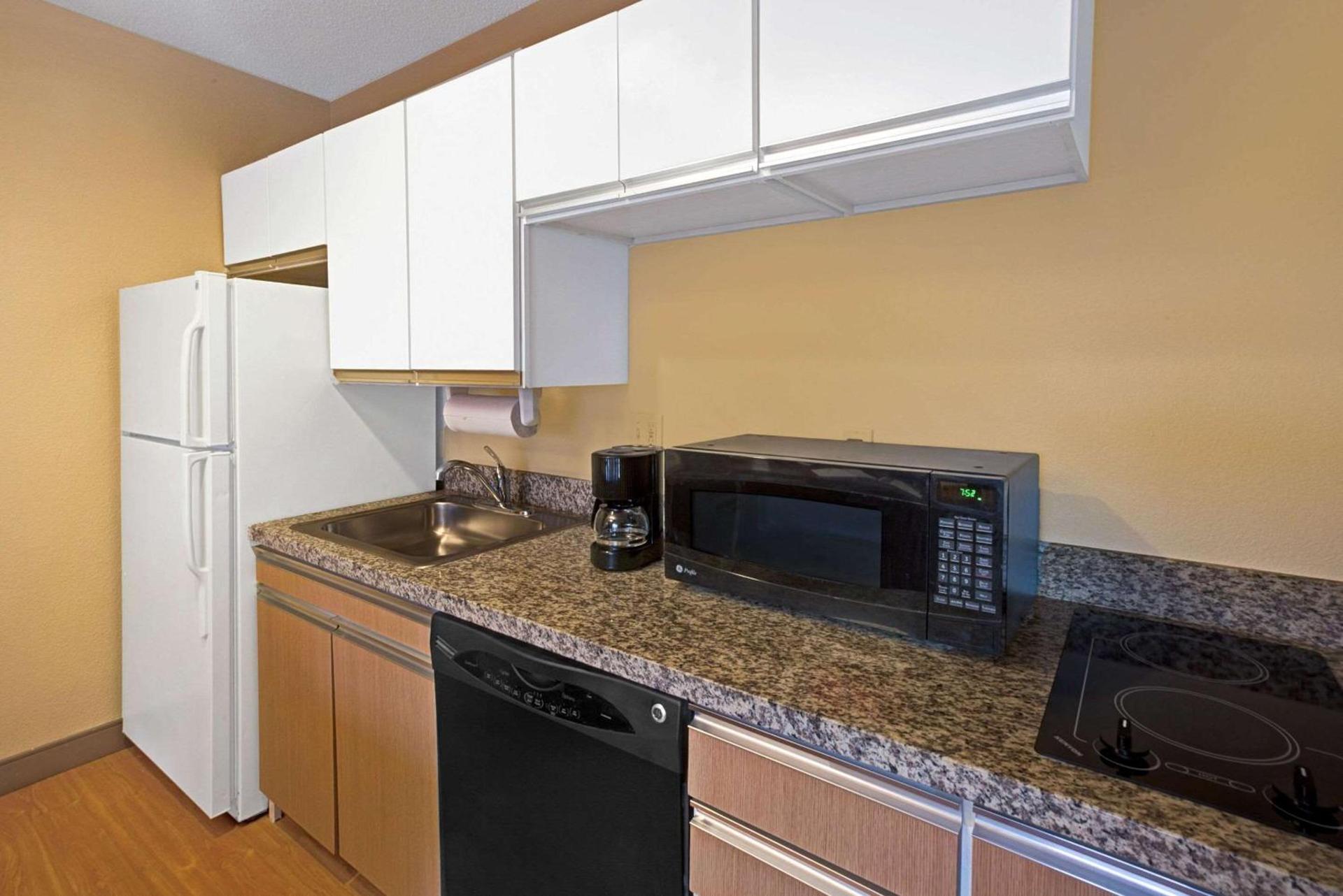 MainStay Suites Detroit Auburn Hills photo 4