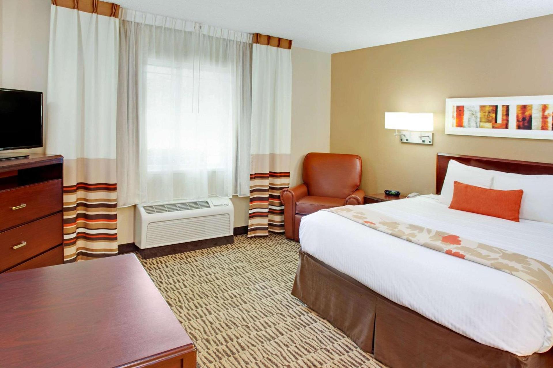 MainStay Suites Detroit Auburn Hills photo 6