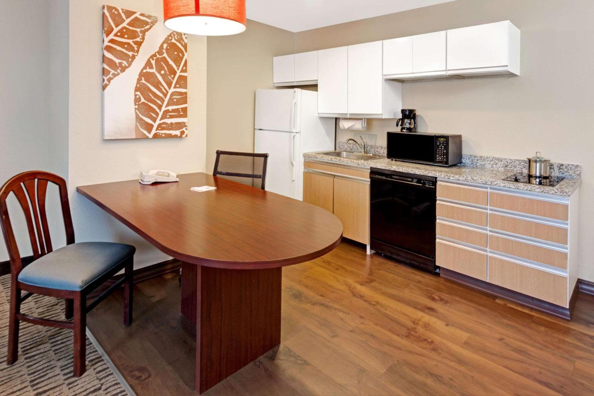 MainStay Suites Detroit Auburn Hills photo 11