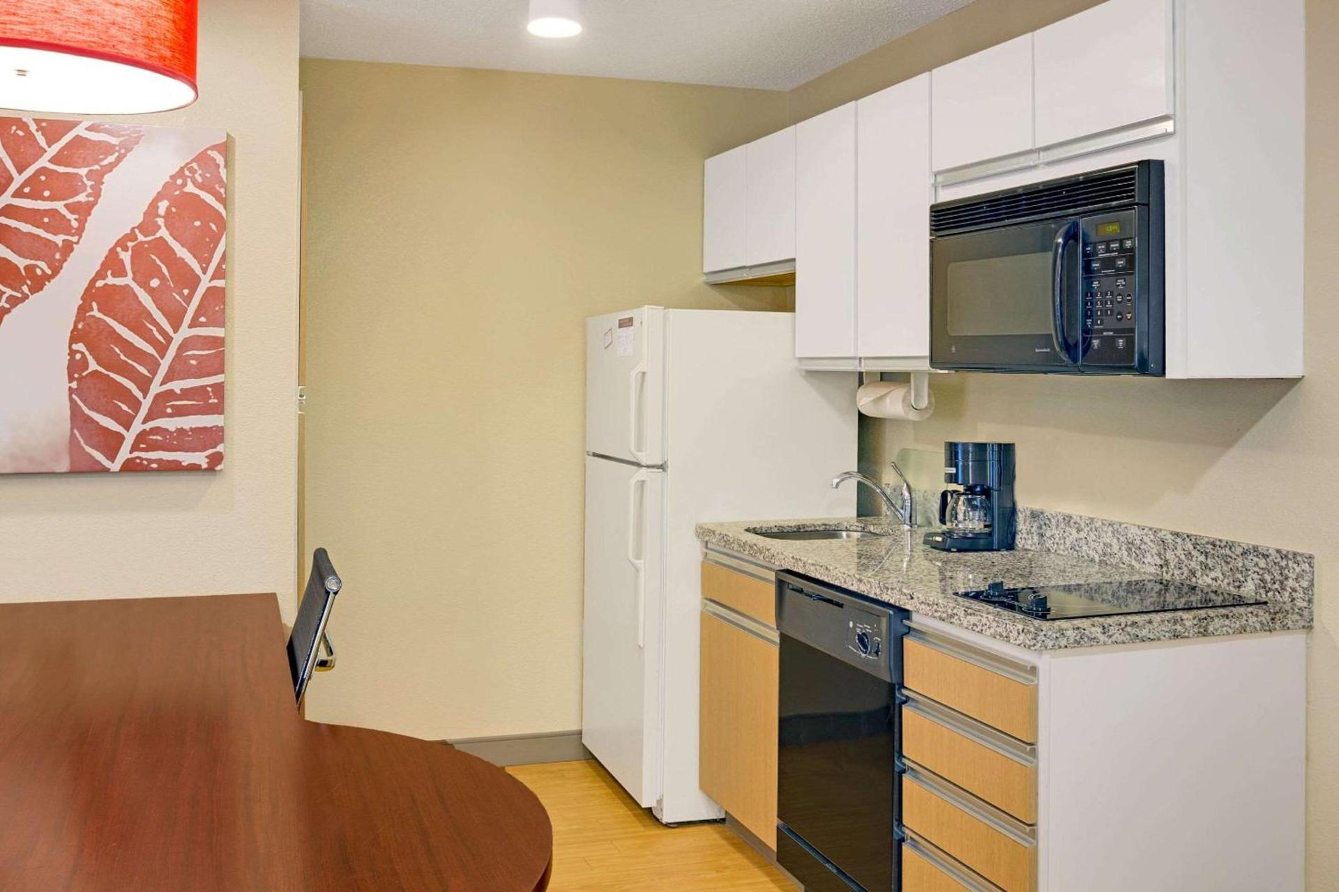 MainStay Suites Detroit Auburn Hills photo 16