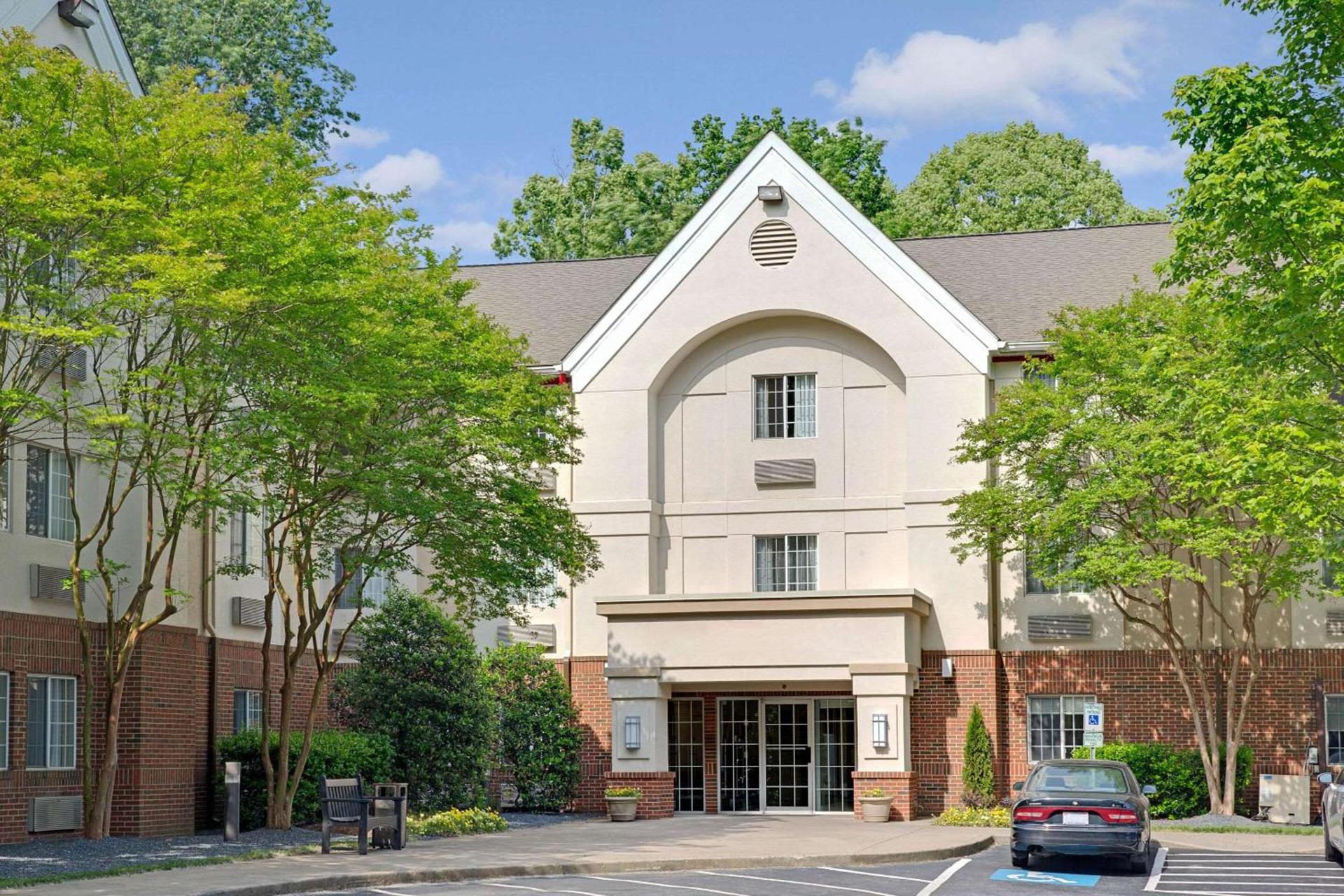 Suburban Studios Charlotte - Executive Park photo 1