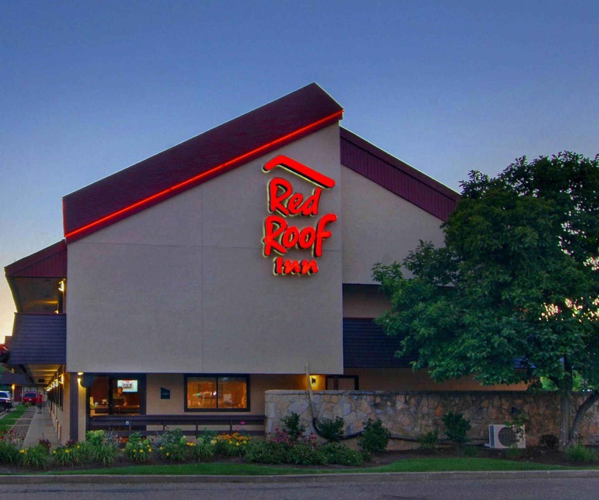 Red Roof Inn Canton photo 4